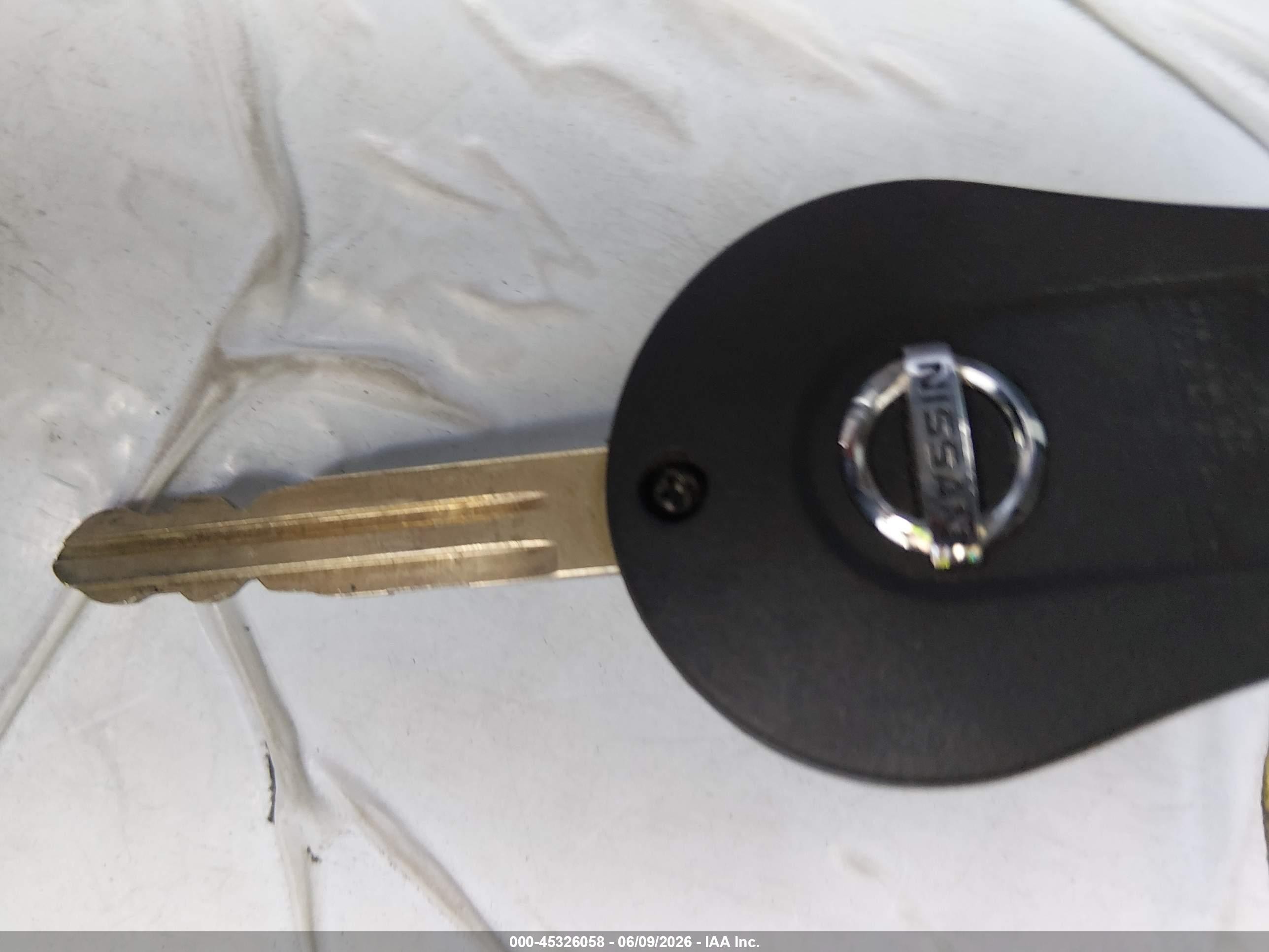 2004 Nissan Titan Le Silver vin: 1N6AA07AX4N570223