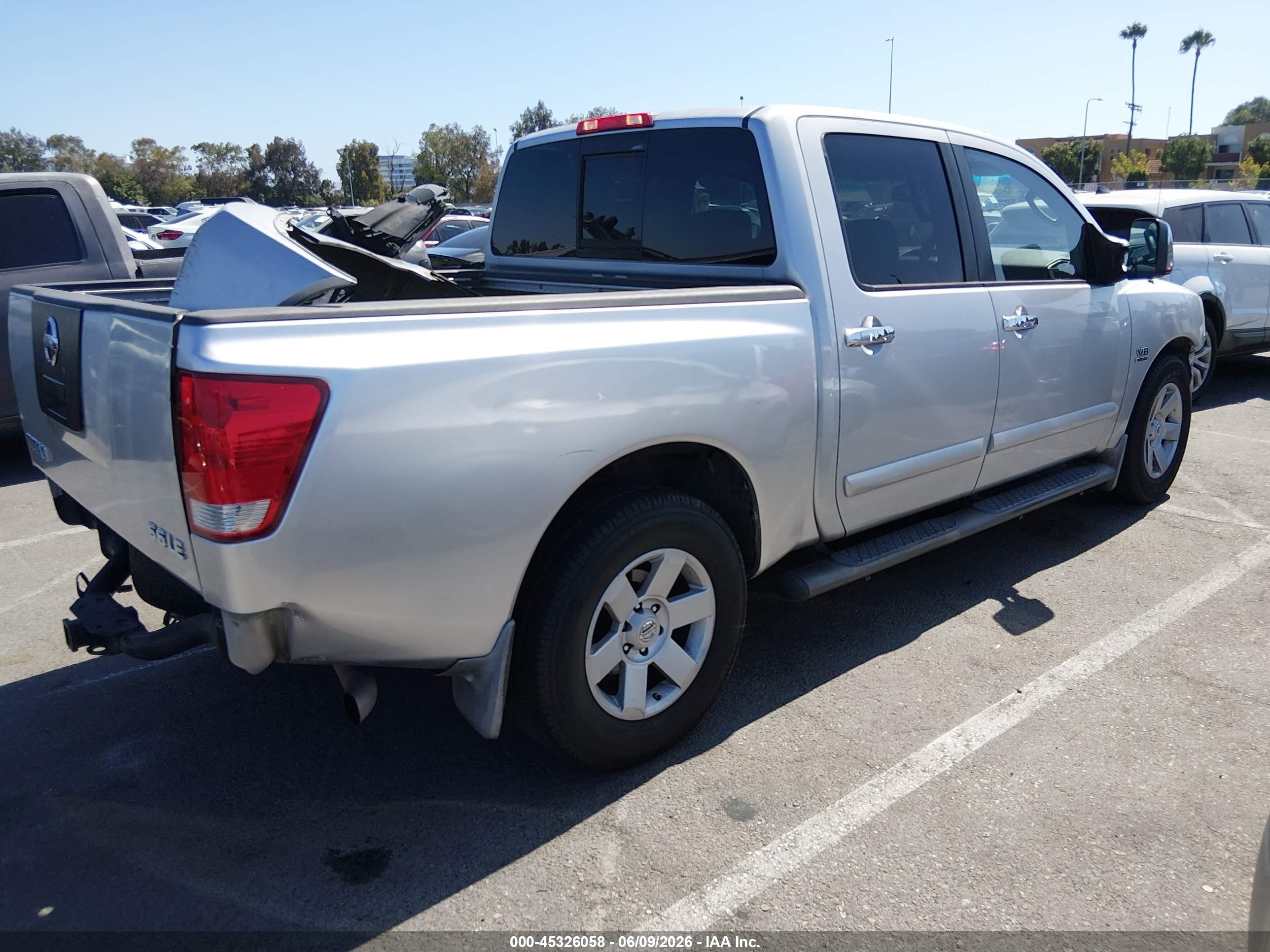2004 Nissan Titan Le Silver vin: 1N6AA07AX4N570223