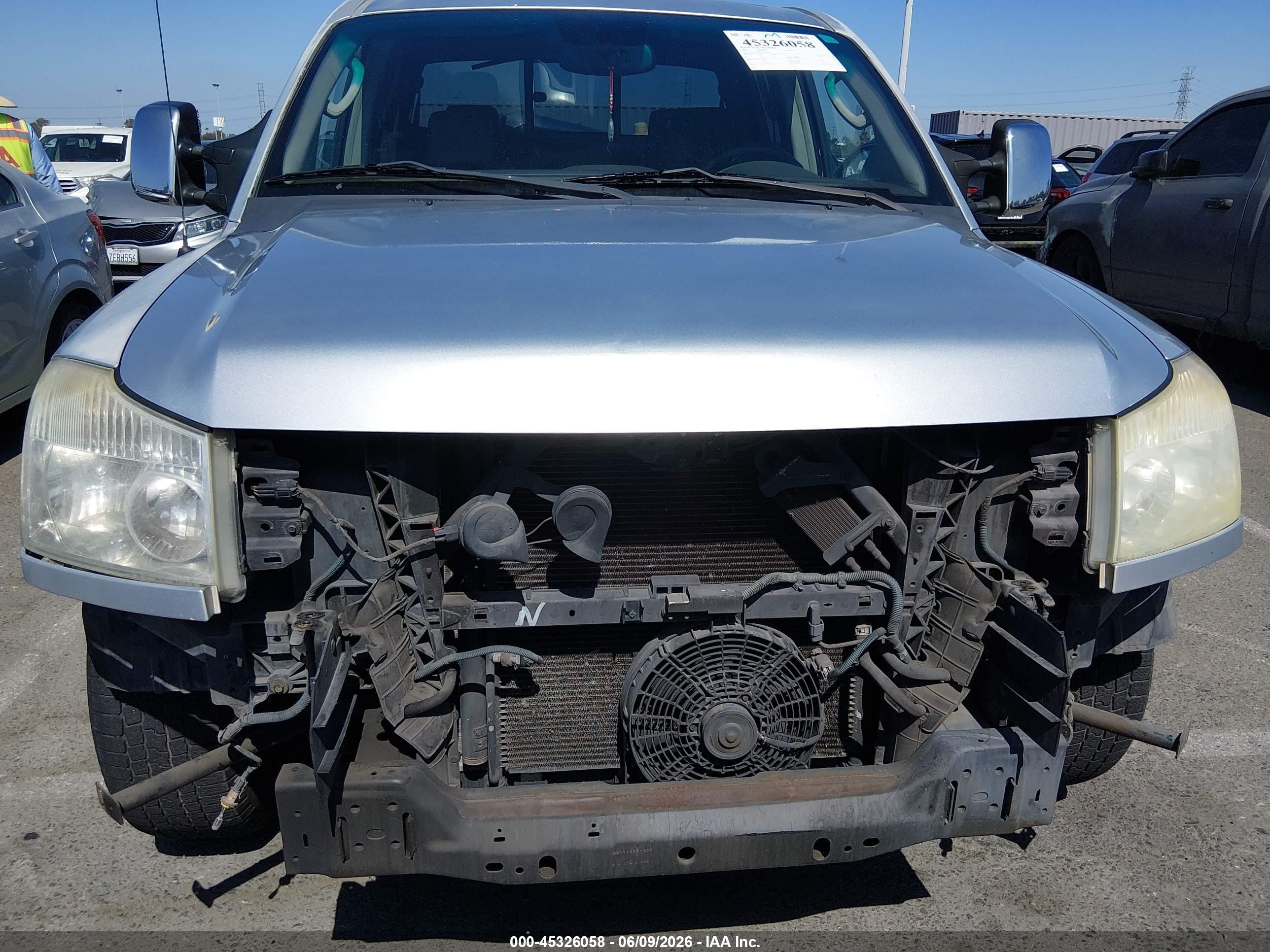 2004 Nissan Titan Le Silver vin: 1N6AA07AX4N570223