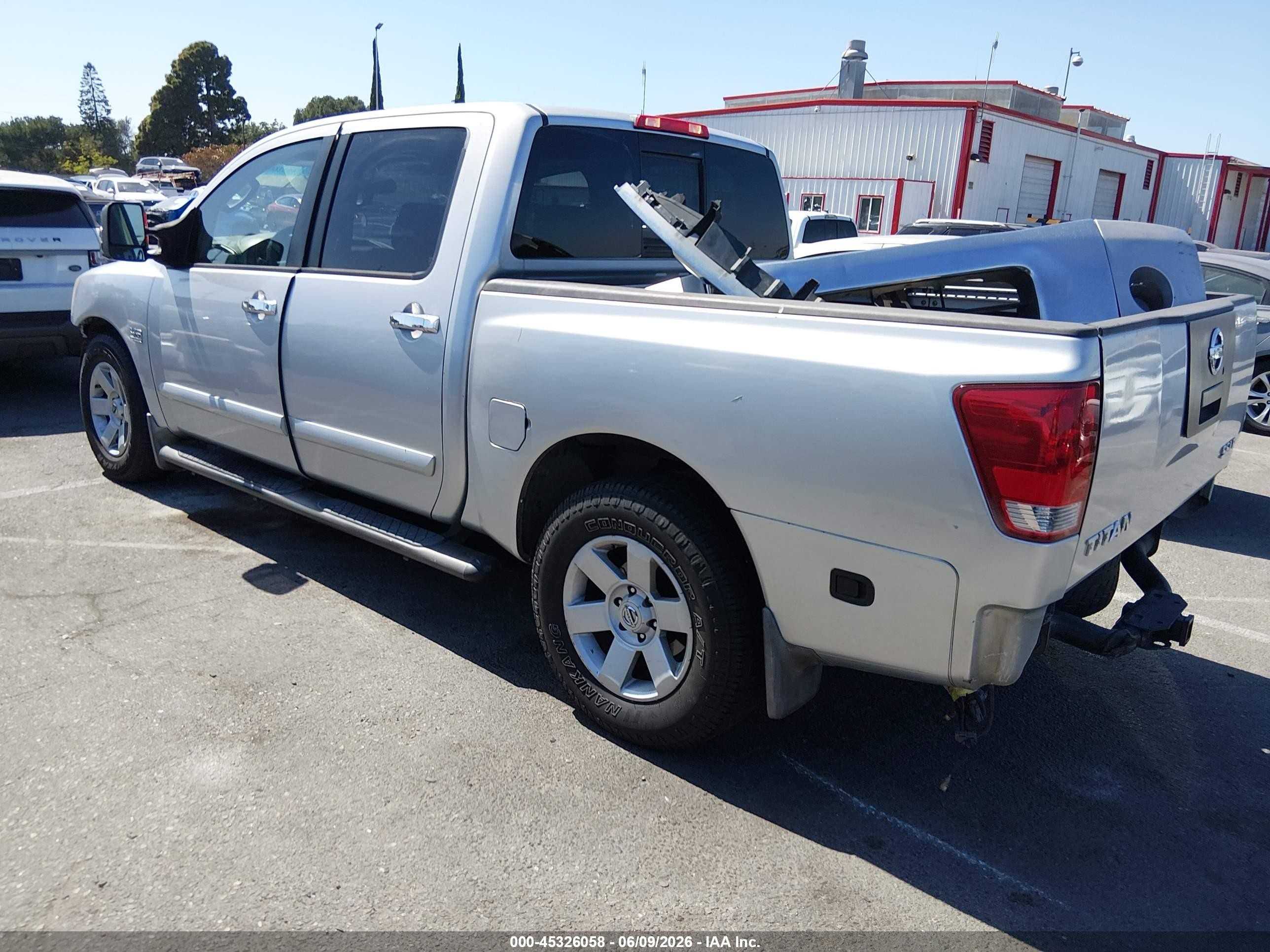 2004 Nissan Titan Le Silver vin: 1N6AA07AX4N570223