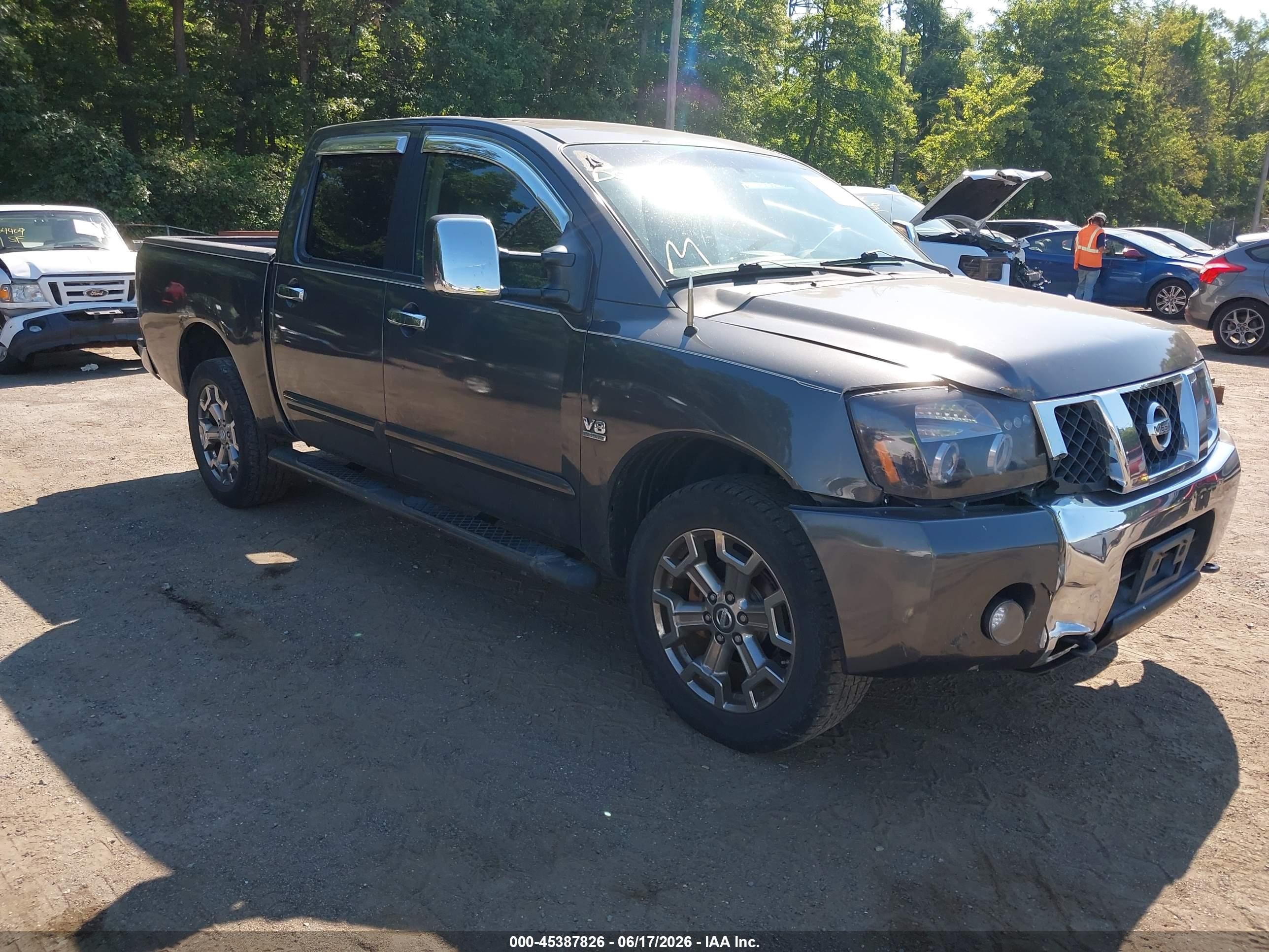 2004 Nissan Titan Le Gray vin: 1N6AA07B04N506801