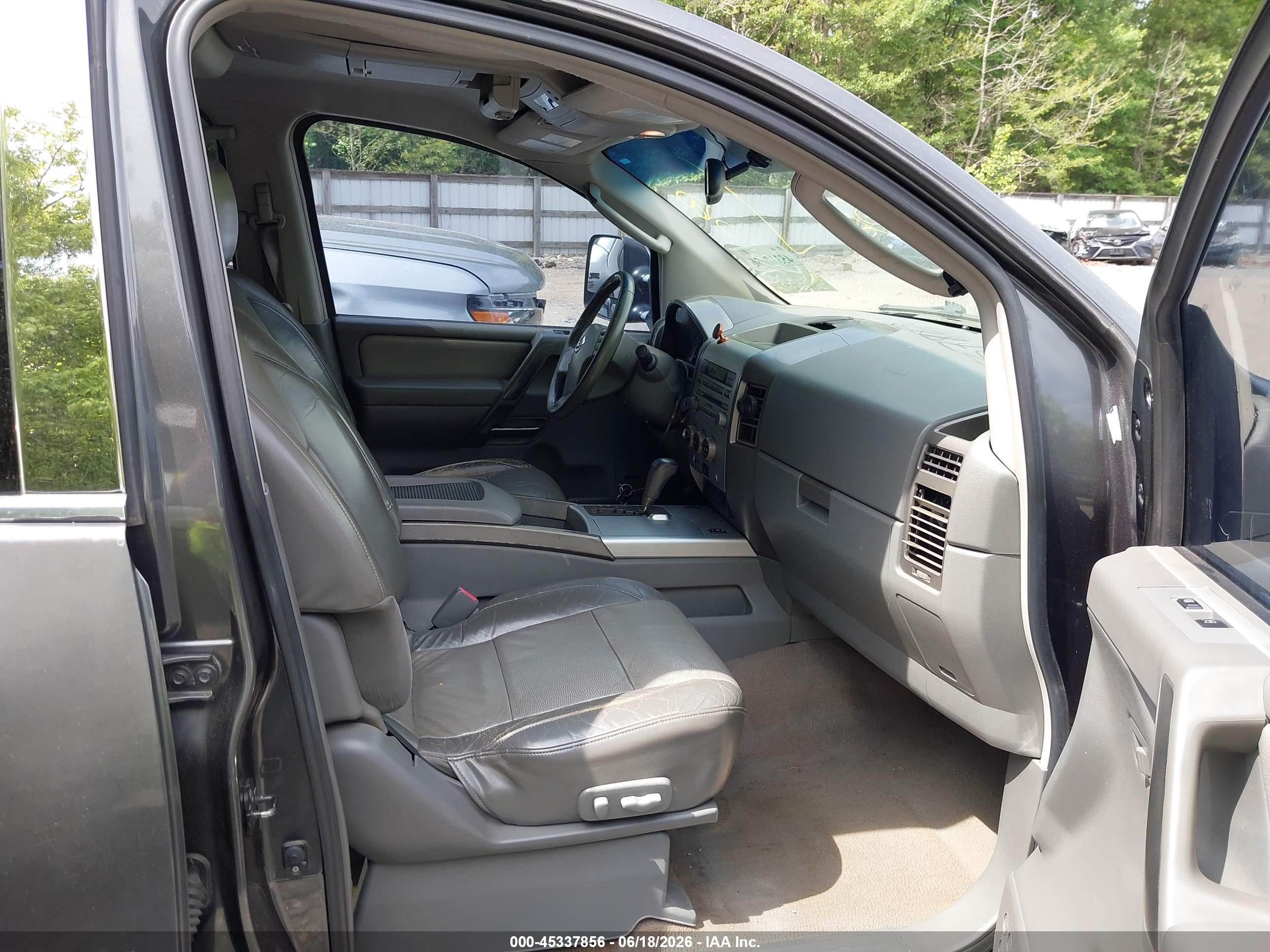 2005 Nissan Titan Le Серый vin: 1N6AA07B15N510518