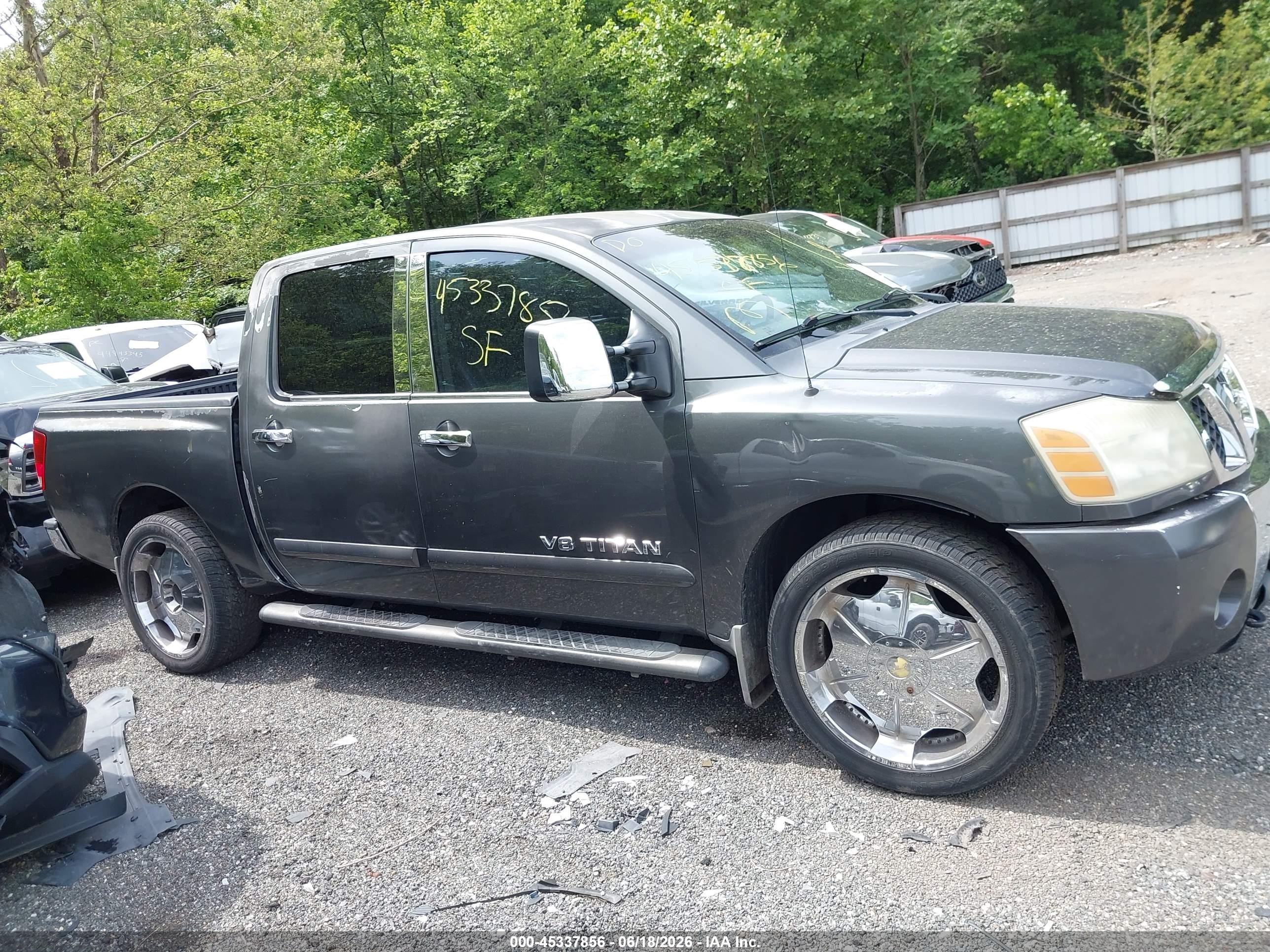 2005 Nissan Titan Le Серый vin: 1N6AA07B15N510518