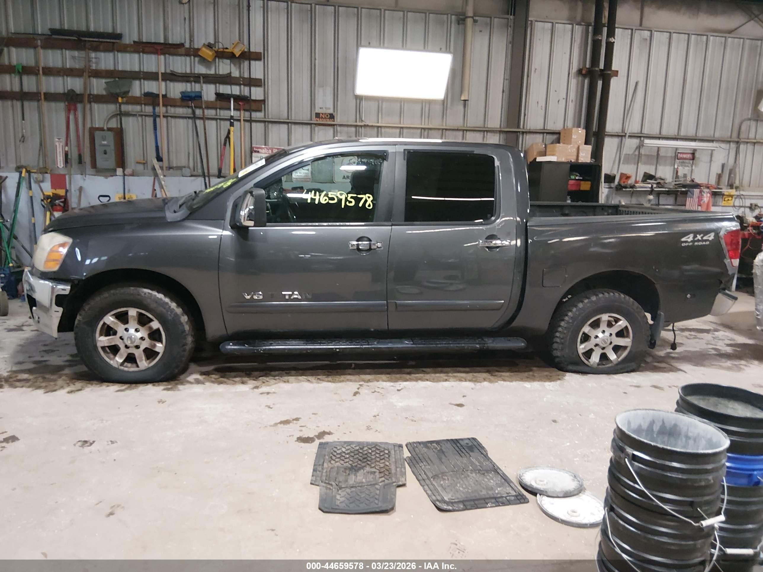 2005 Nissan Titan Le Gray vin: 1N6AA07B45N527913