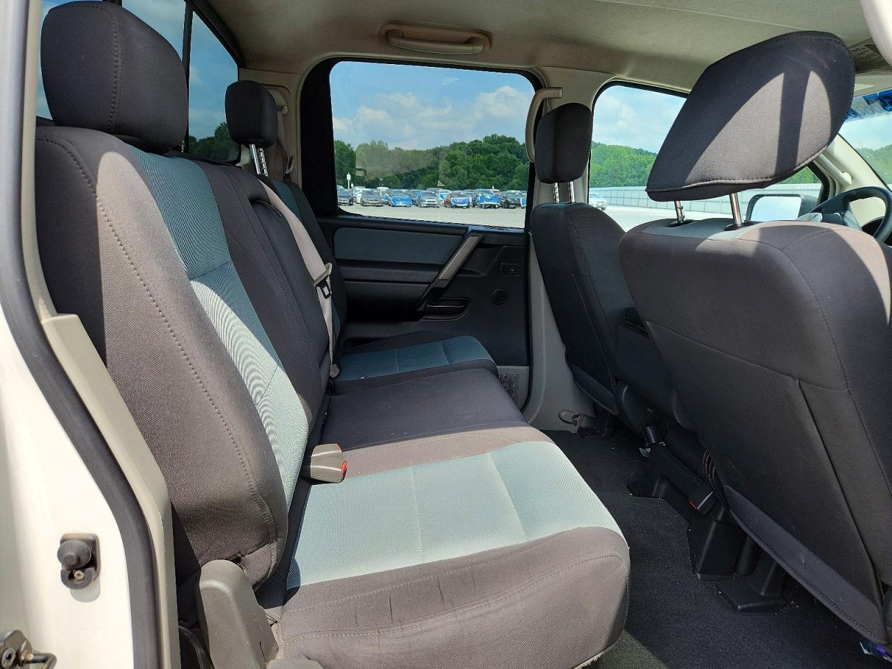 2004 Nissan Titan Xe White vin: 1N6AA07B64N573161