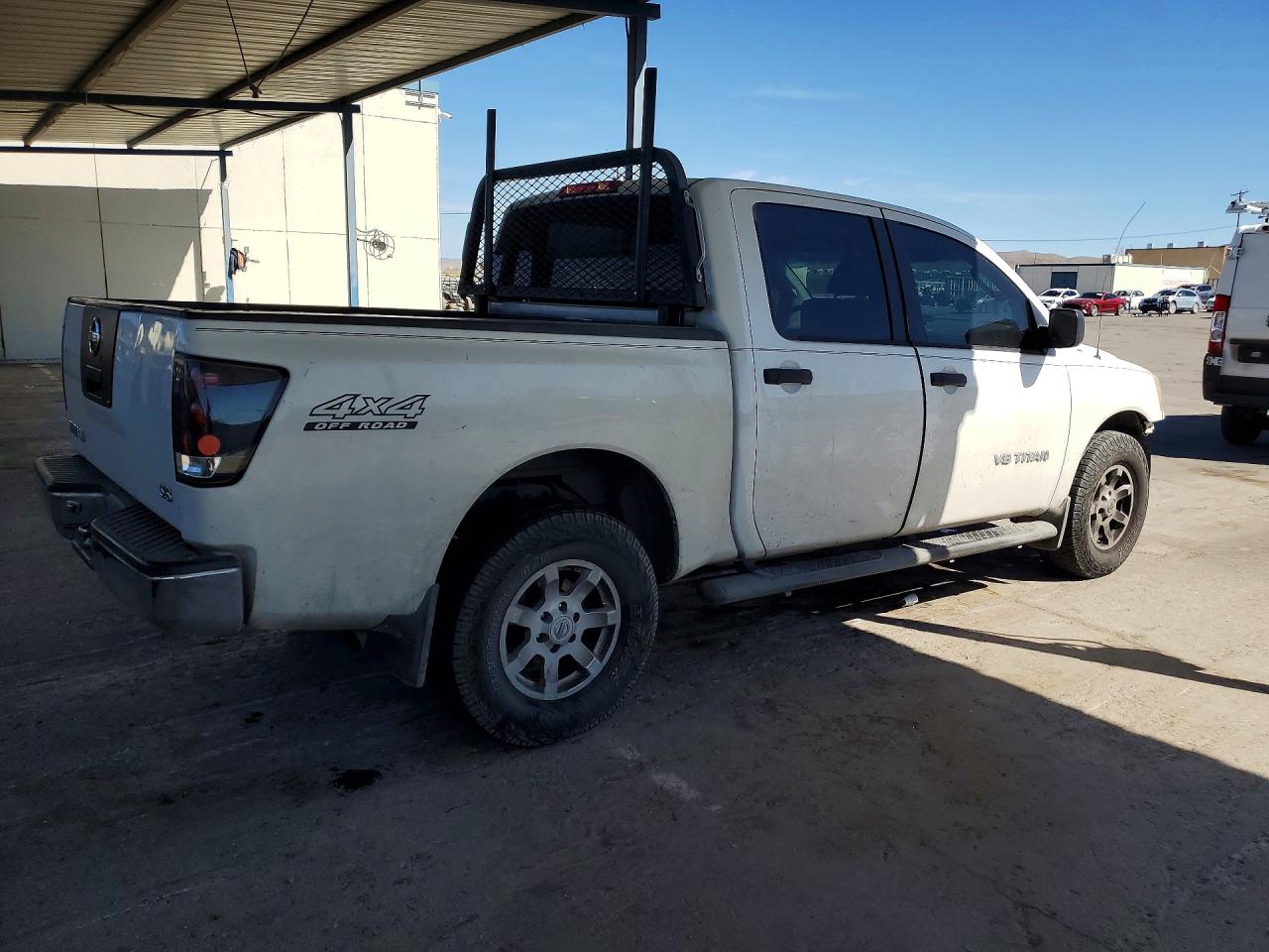 2005 Niss Titan White vin: 1N6AA07B75N516663