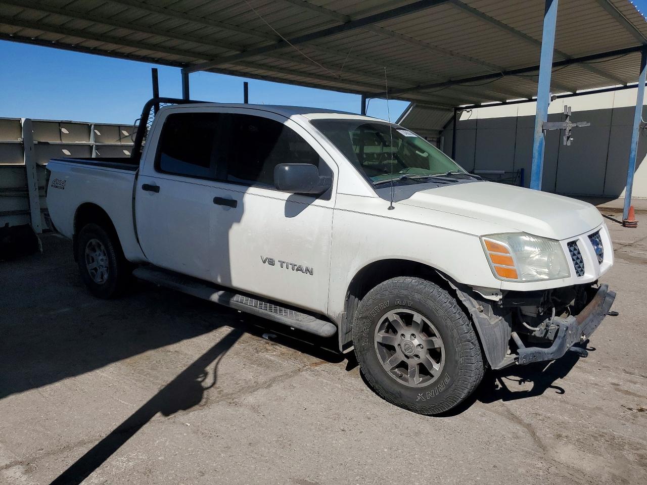 2005 Niss Titan White vin: 1N6AA07B75N516663