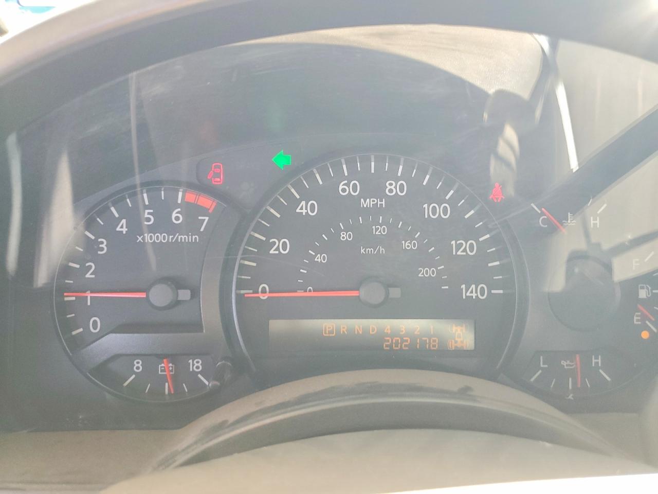 2005 Niss Titan White vin: 1N6AA07B75N516663