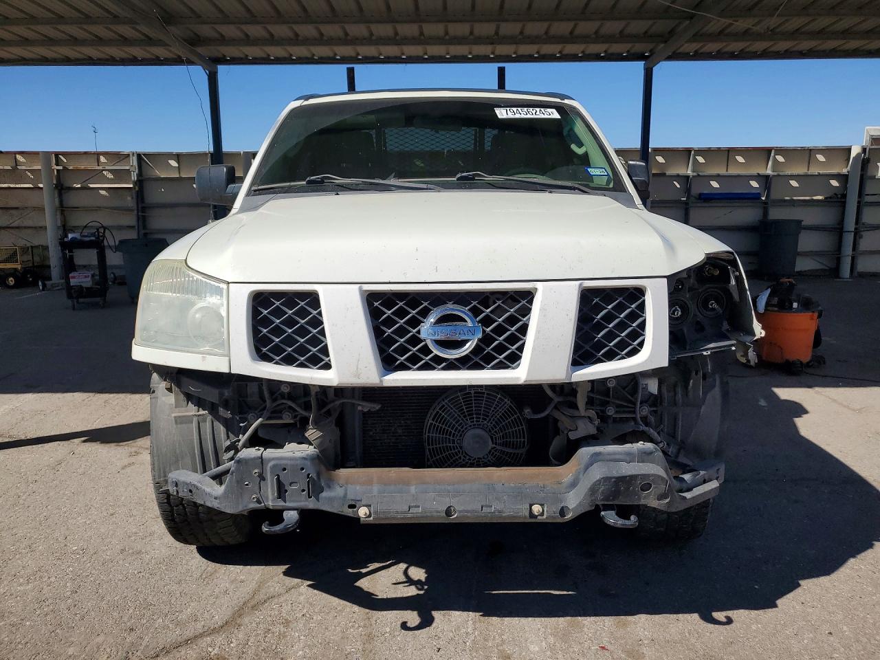 2005 Niss Titan White vin: 1N6AA07B75N516663