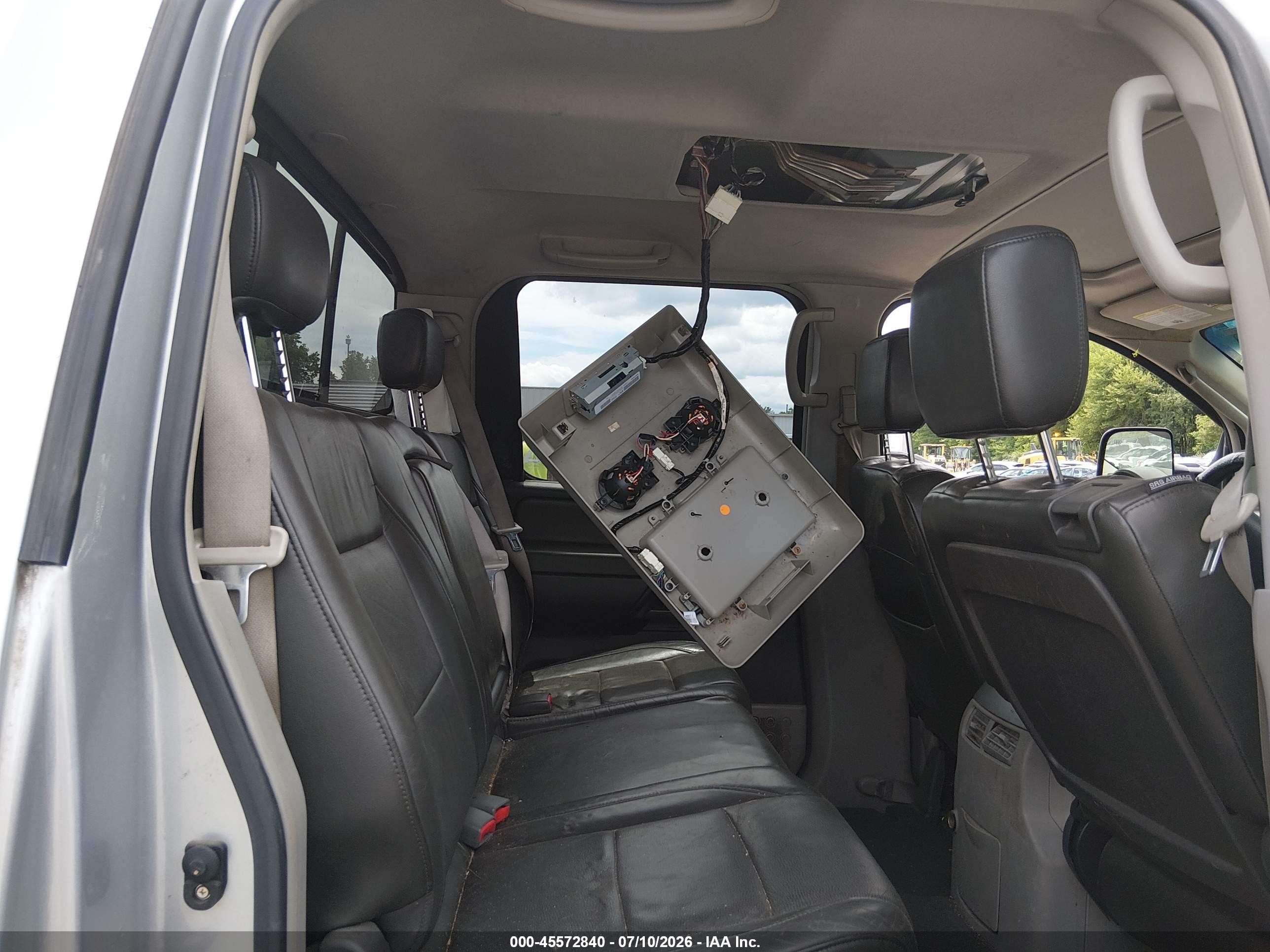2004 Nissan Titan Le Silver vin: 1N6AA07BX4N523119