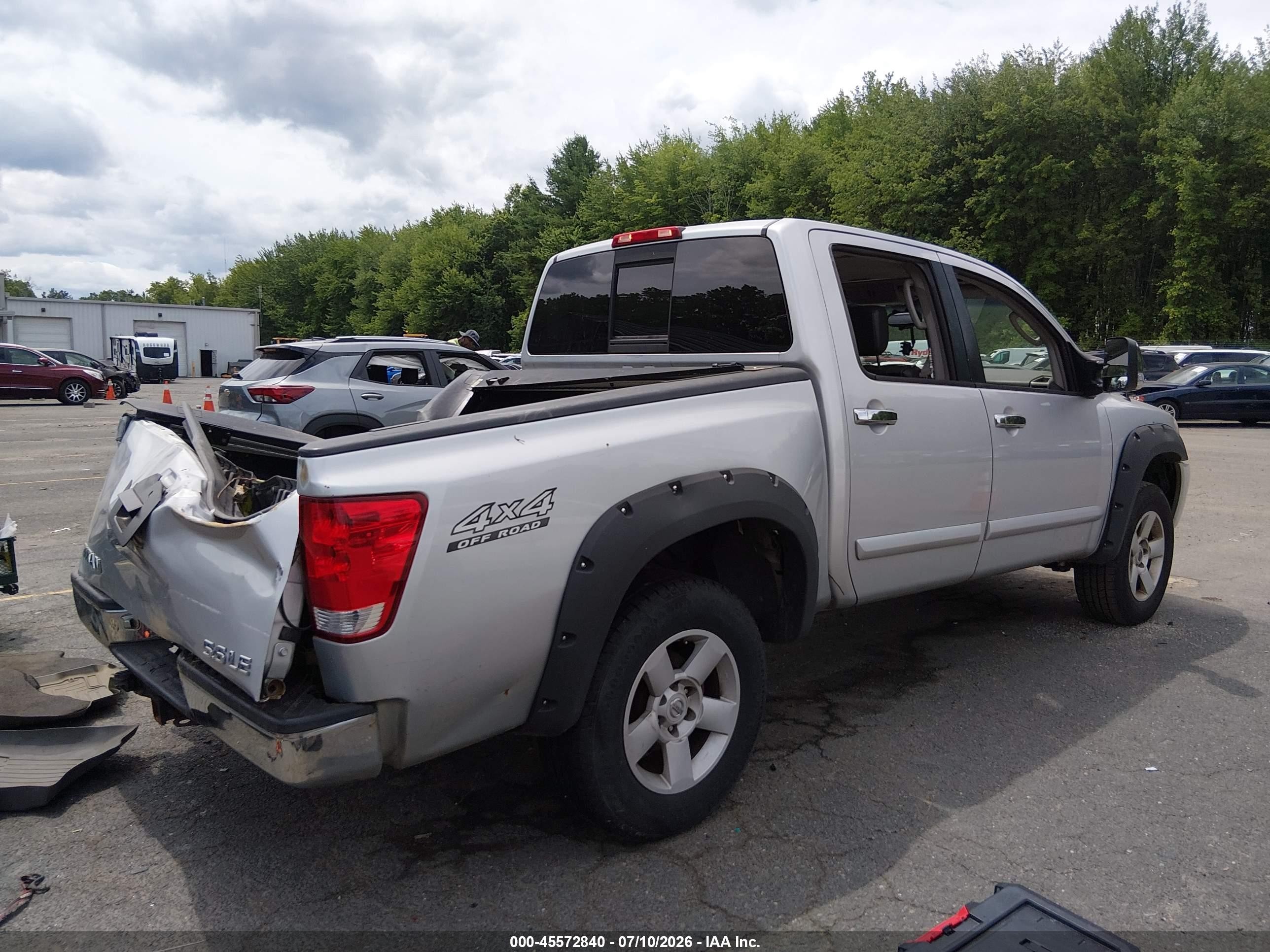 2004 Nissan Titan Le Silver vin: 1N6AA07BX4N523119