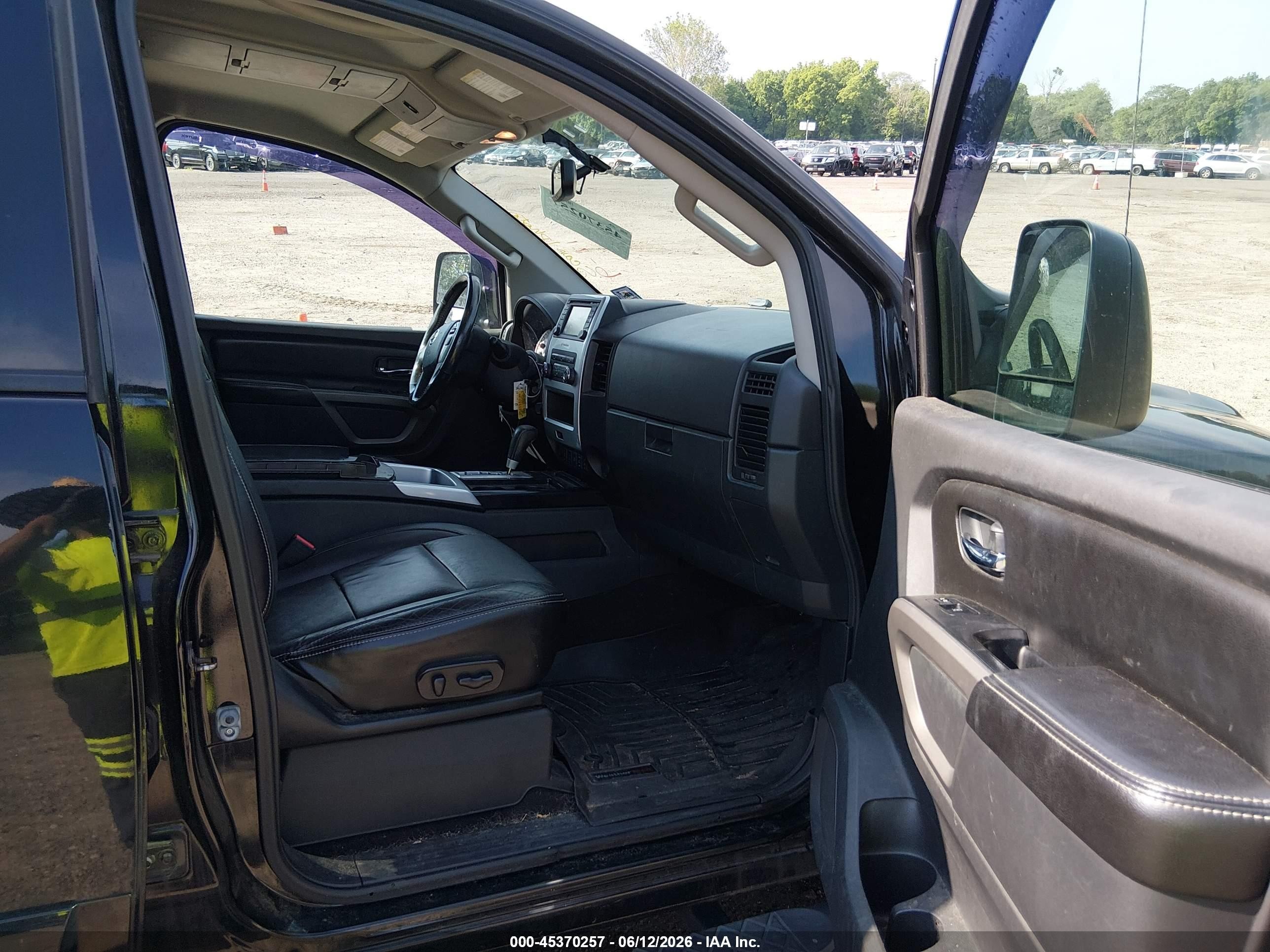 2015 Nissan Titan Pro-4x Черный vin: 1N6AA0EC0FN503332