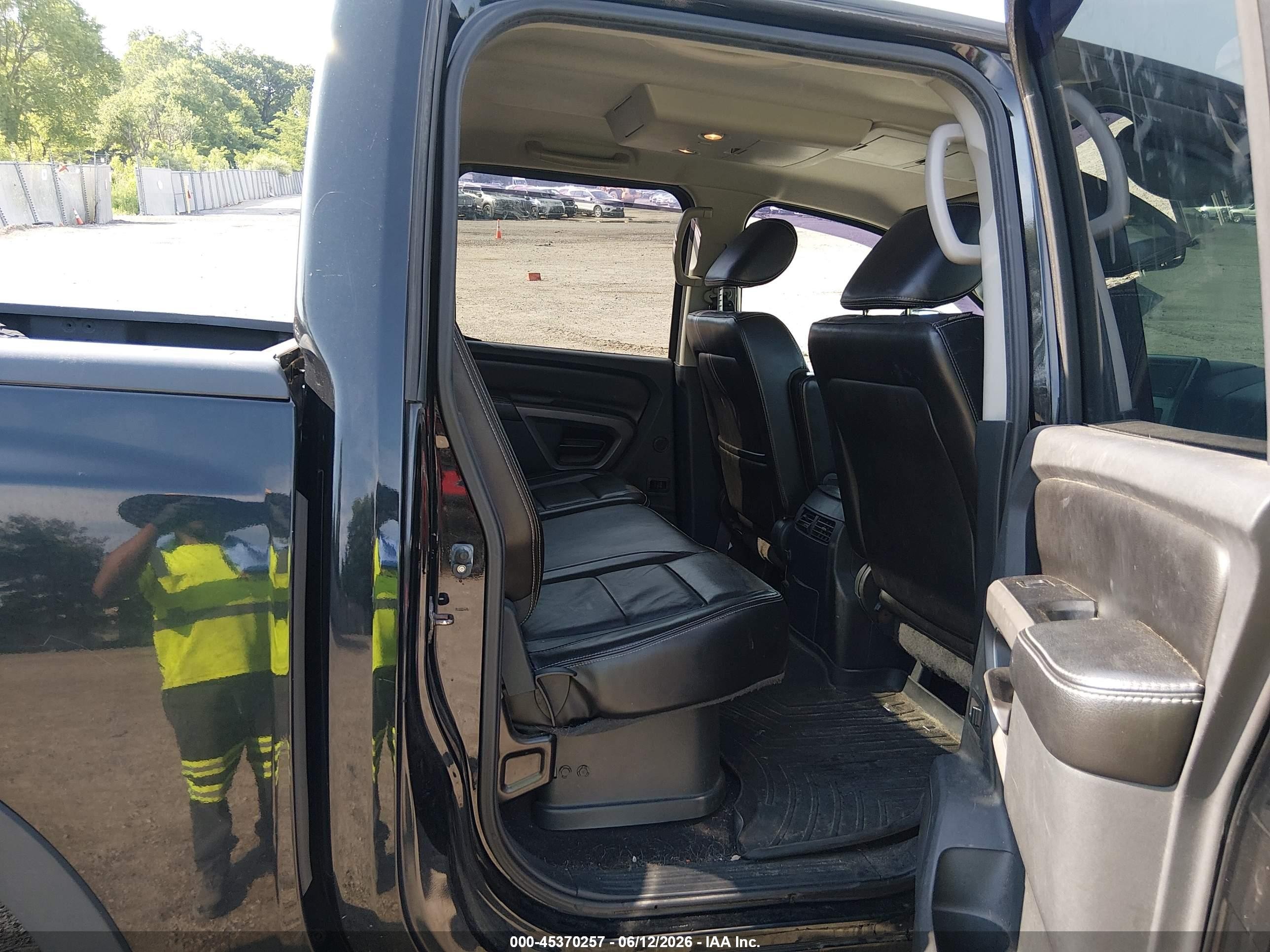 2015 Nissan Titan Pro-4x Черный vin: 1N6AA0EC0FN503332