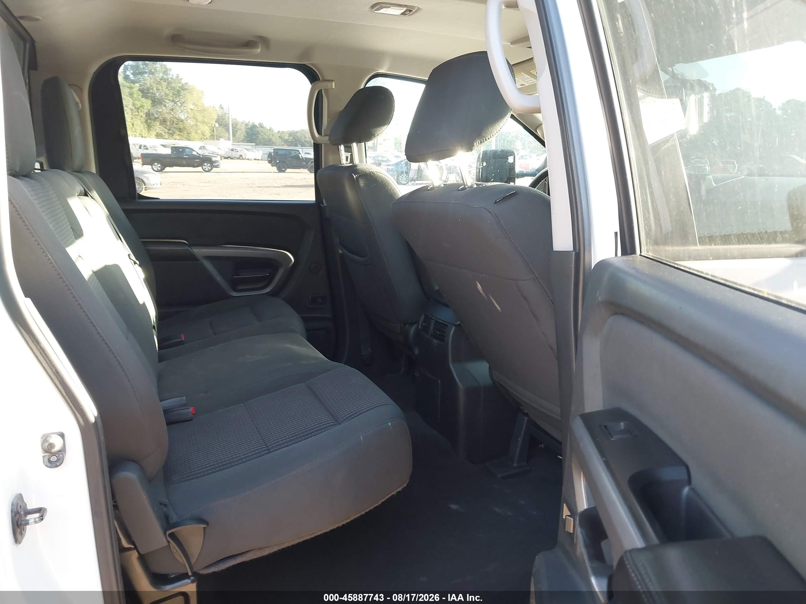 2015 Nissan Titan Pro-4x/s/sl/sv White vin: 1N6AA0EC3FN505396