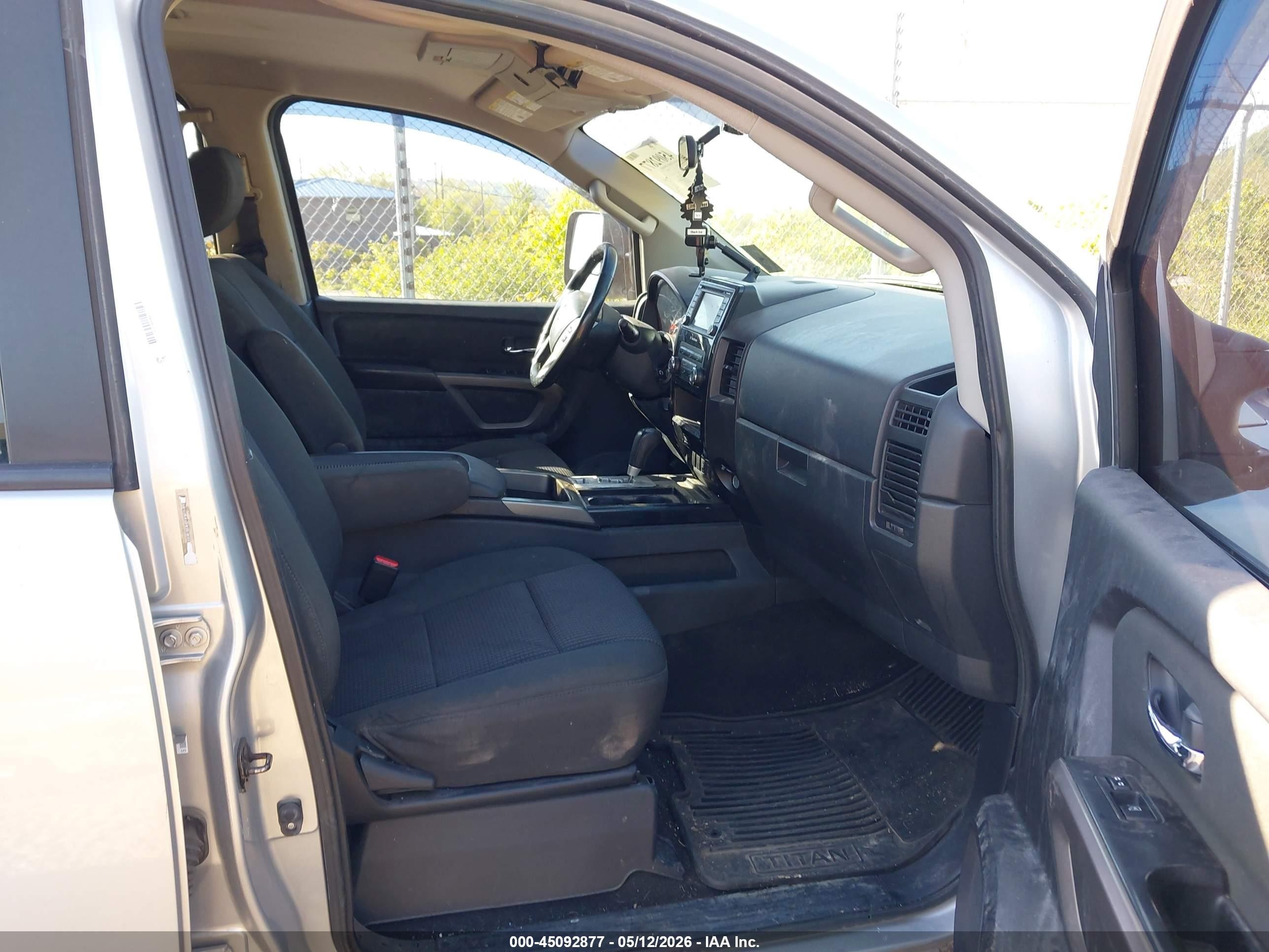 2015 Nissan Titan Sv Silver vin: 1N6AA0ECXFN510448