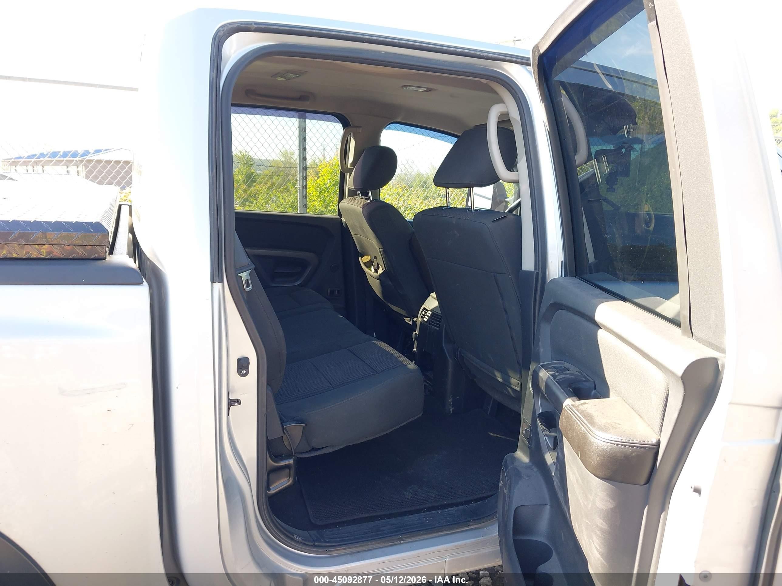 2015 Nissan Titan Sv Silver vin: 1N6AA0ECXFN510448