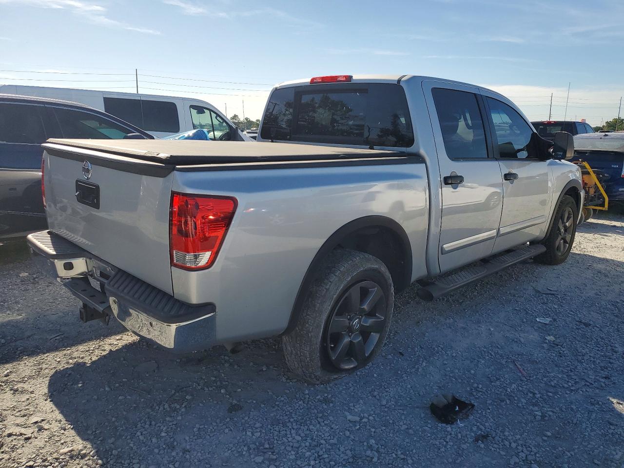 2015 Nissan Titan Sv Silver vin: 1N6AA0ED8FN514927