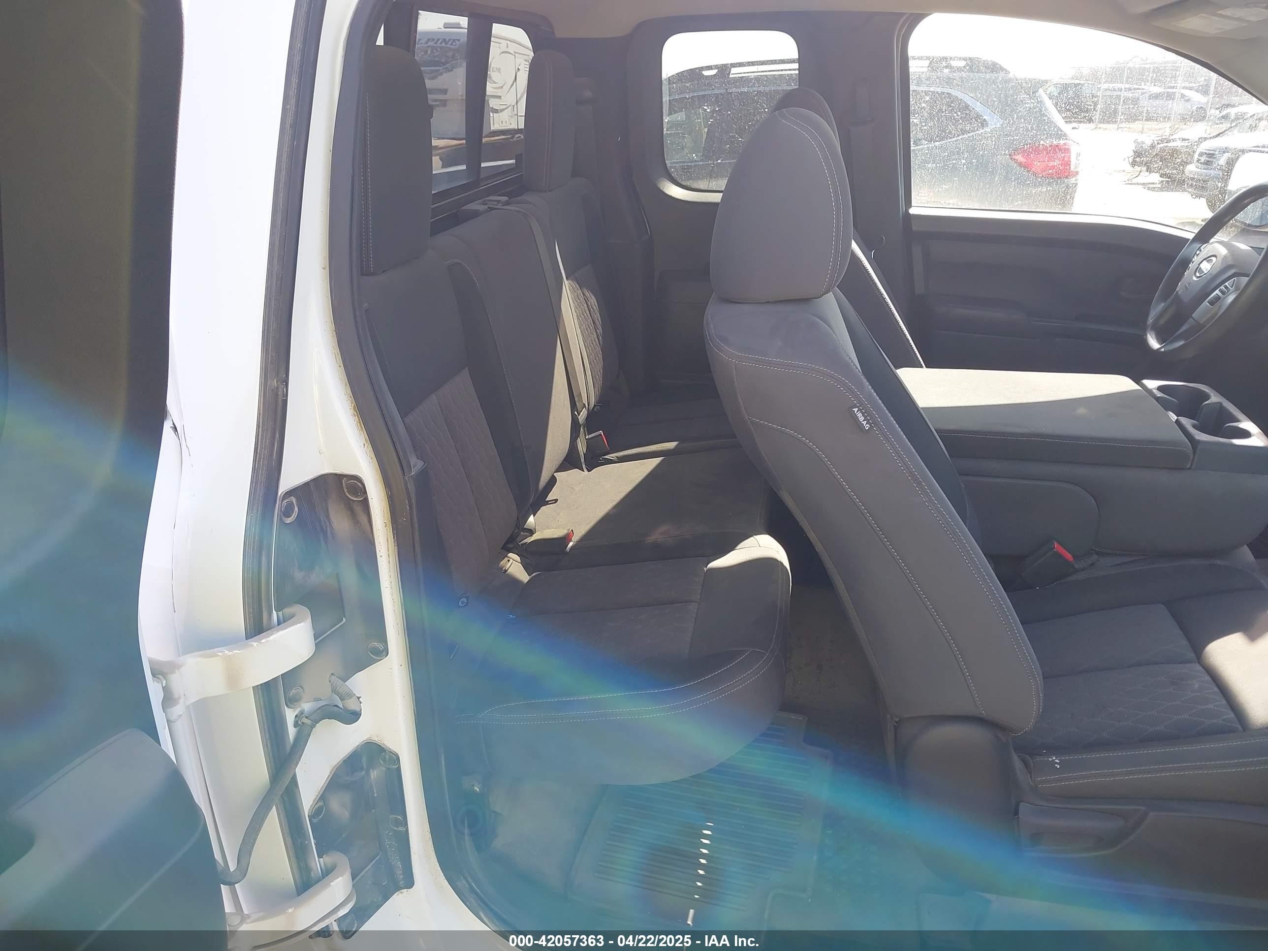 2022 Nissan Titan King Cab S 4x4 Белый vin: 1N6AA1CC1NN107952