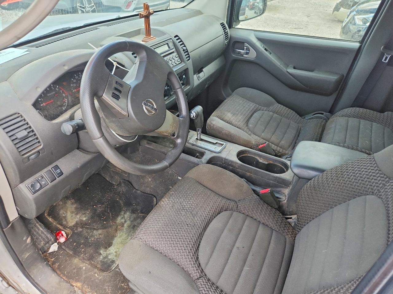 2006 Niss Frontier Silver vin: 1N6AD06U06C470195