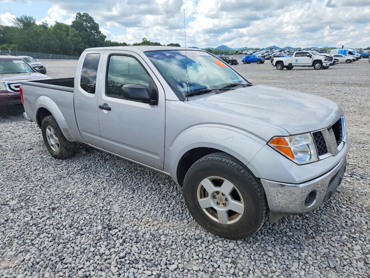 2006 Niss Frontier Silver vin: 1N6AD06U06C470195
