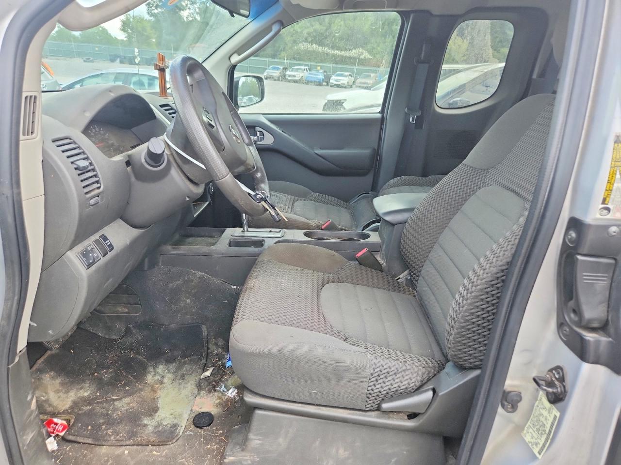 2006 Niss Frontier Silver vin: 1N6AD06U06C470195