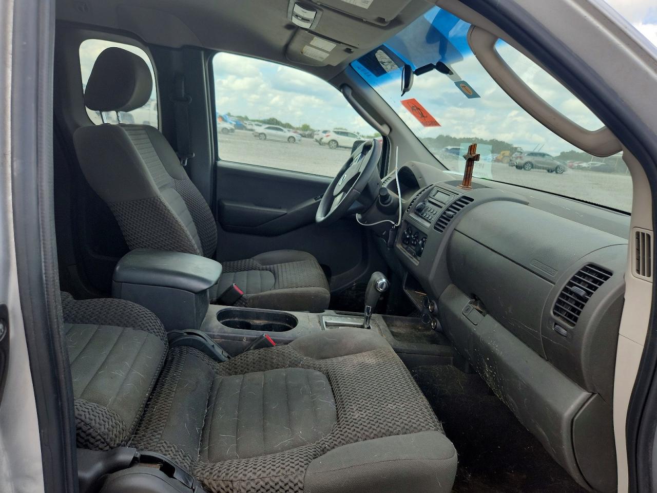 2006 Niss Frontier Silver vin: 1N6AD06U06C470195