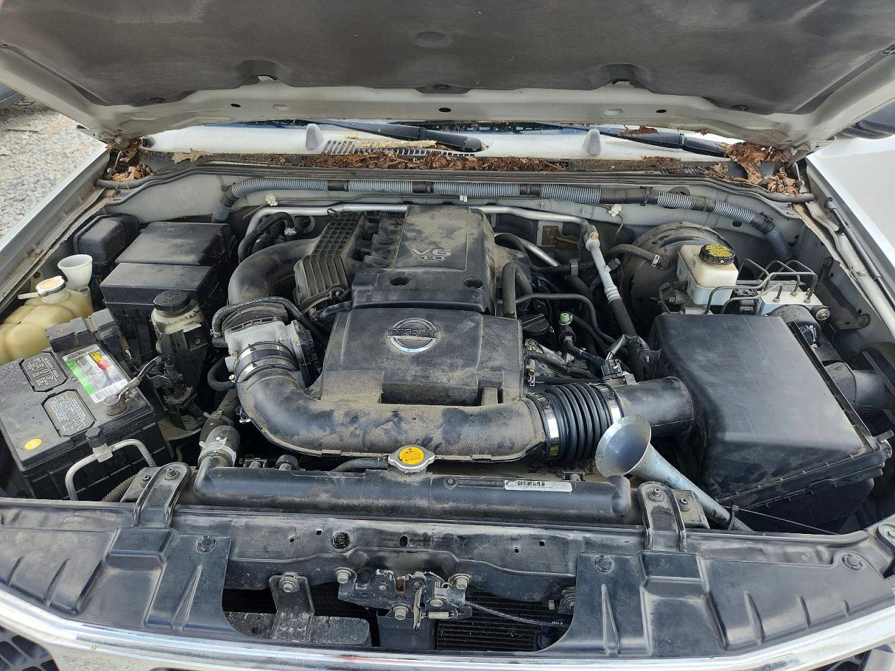 2006 Niss Frontier Silver vin: 1N6AD06U06C470195