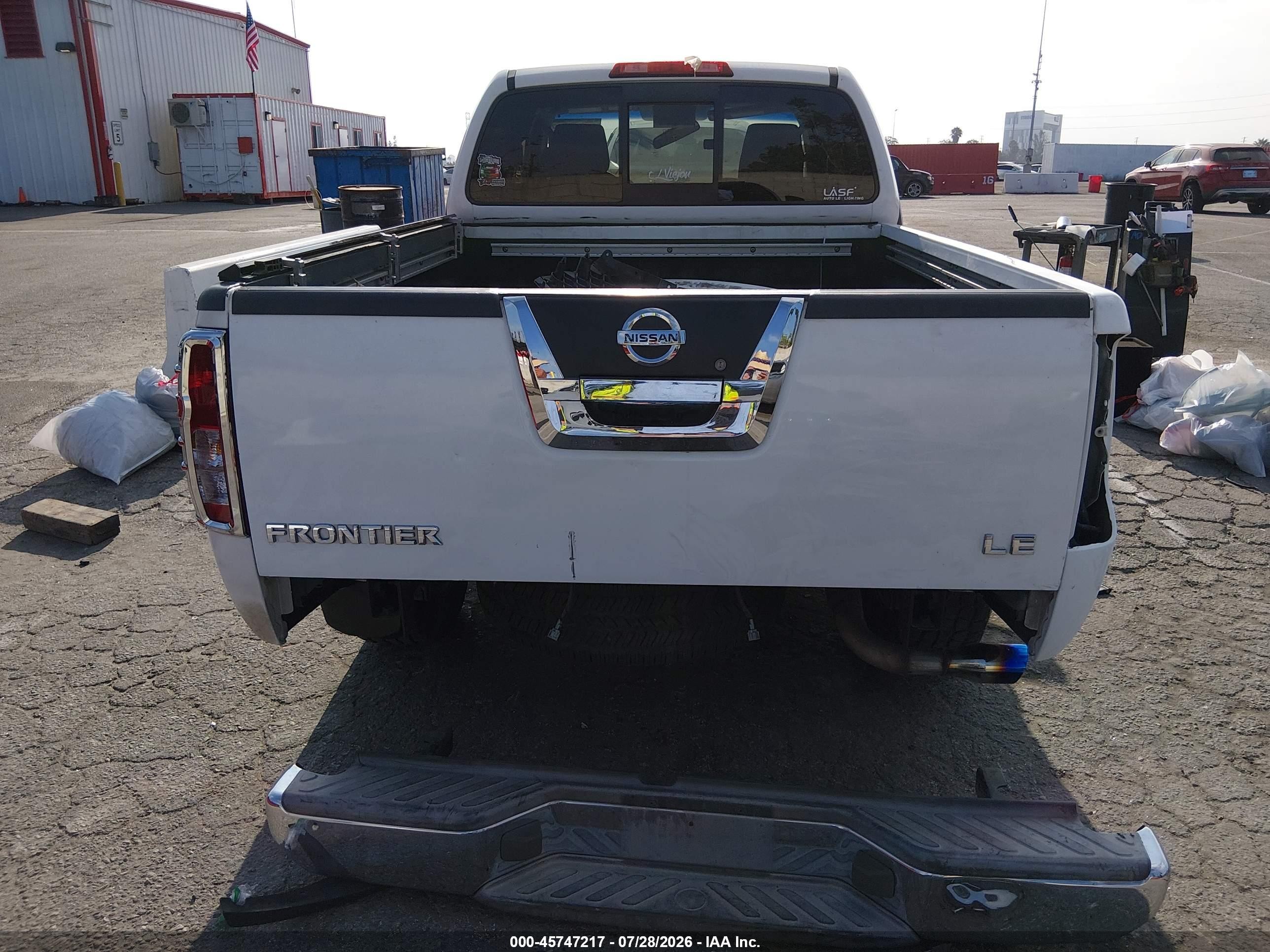 2005 Nissan Frontier 2wd Le White vin: 1N6AD06U35C405159