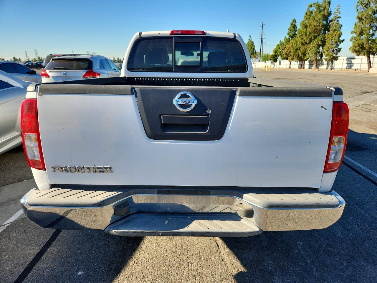 2005 Nissan Frontier Se White vin: 1N6AD06U65C421372