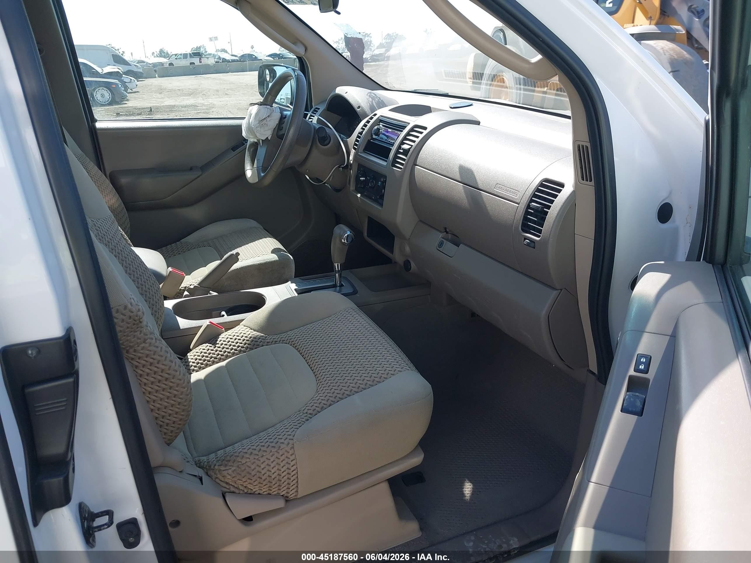 2008 Nissan Frontier Se Белый vin: 1N6AD06U78C426116