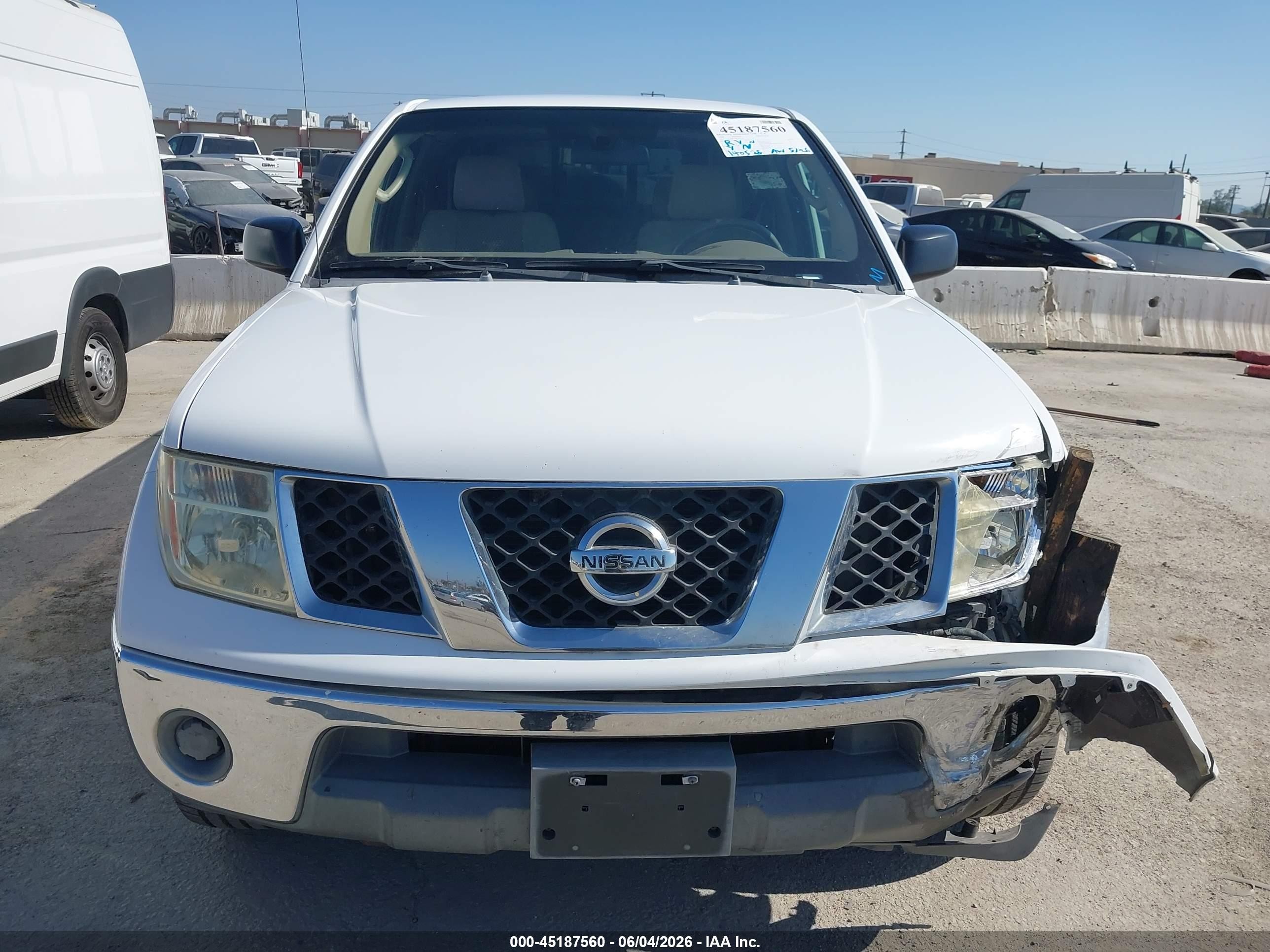 2008 Nissan Frontier Se Белый vin: 1N6AD06U78C426116