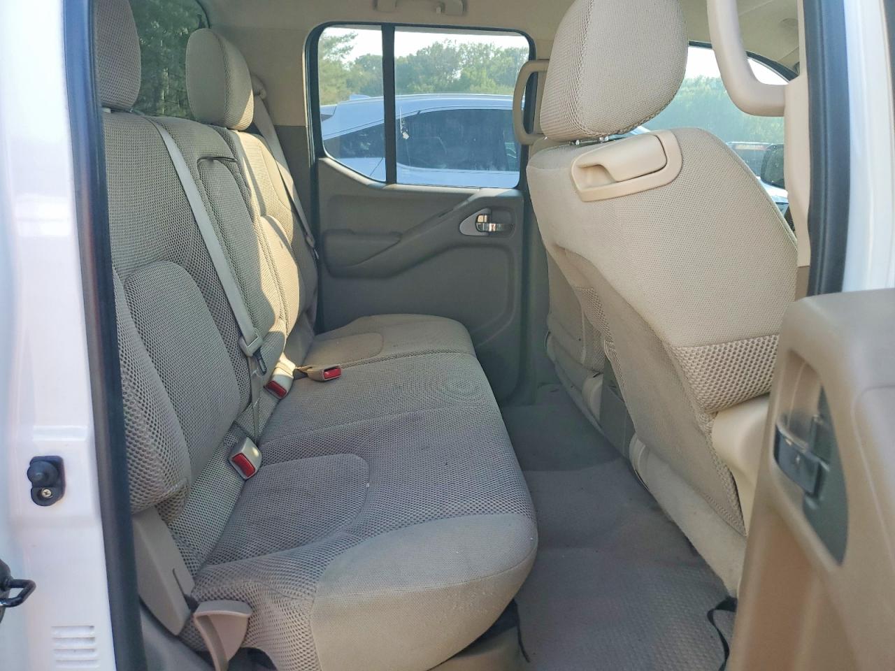 2006 Nissan Frontier Se White vin: 1N6AD07U06C455193