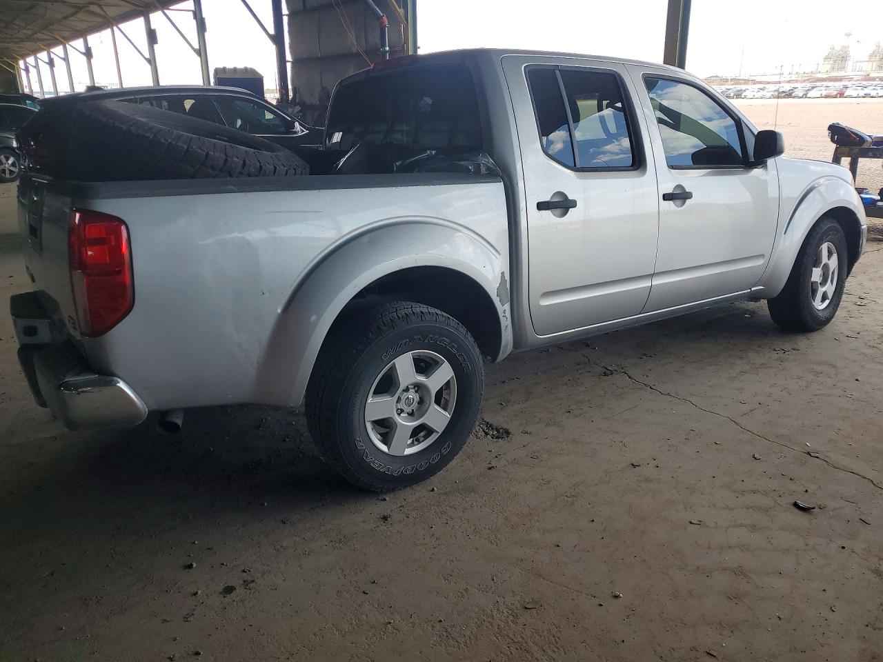 2007 Nissan Frontier Se Серебряный vin: 1N6AD07U17C435682