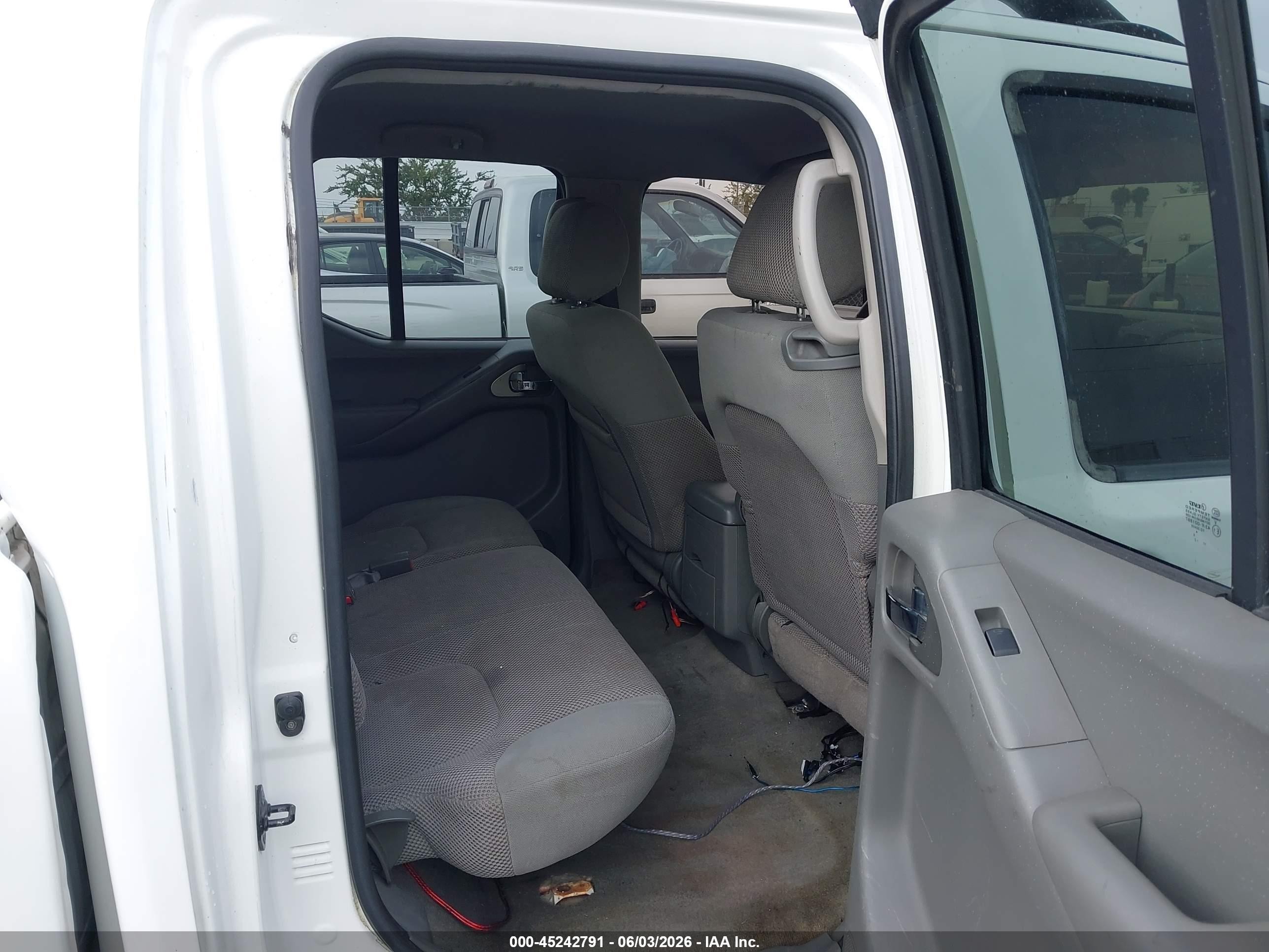 2005 Nissan Frontier Se White vin: 1N6AD07U25C465979