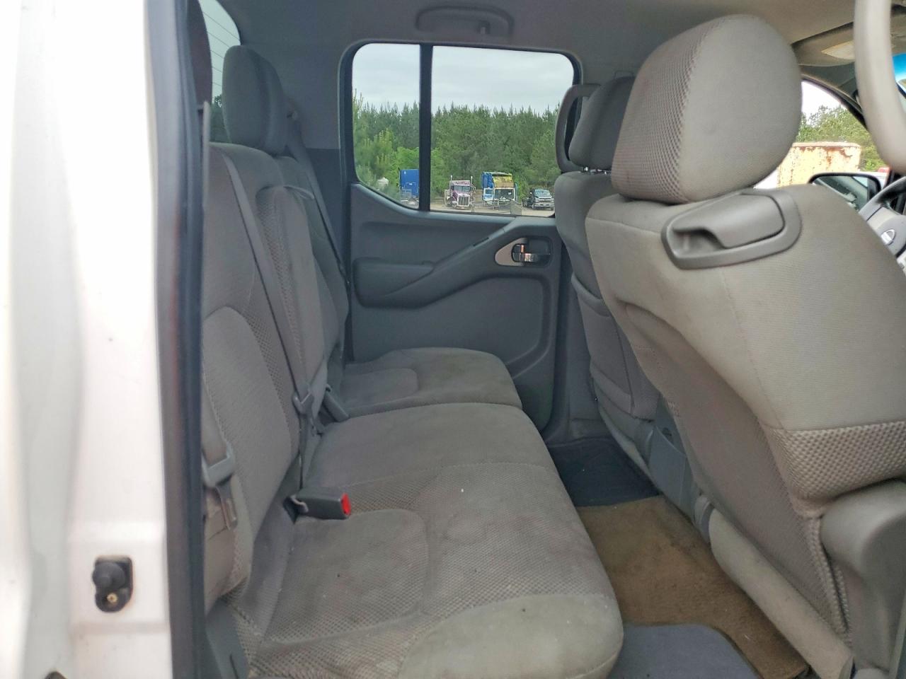 2005 Nissan Frontier Se White vin: 1N6AD07U45C443577