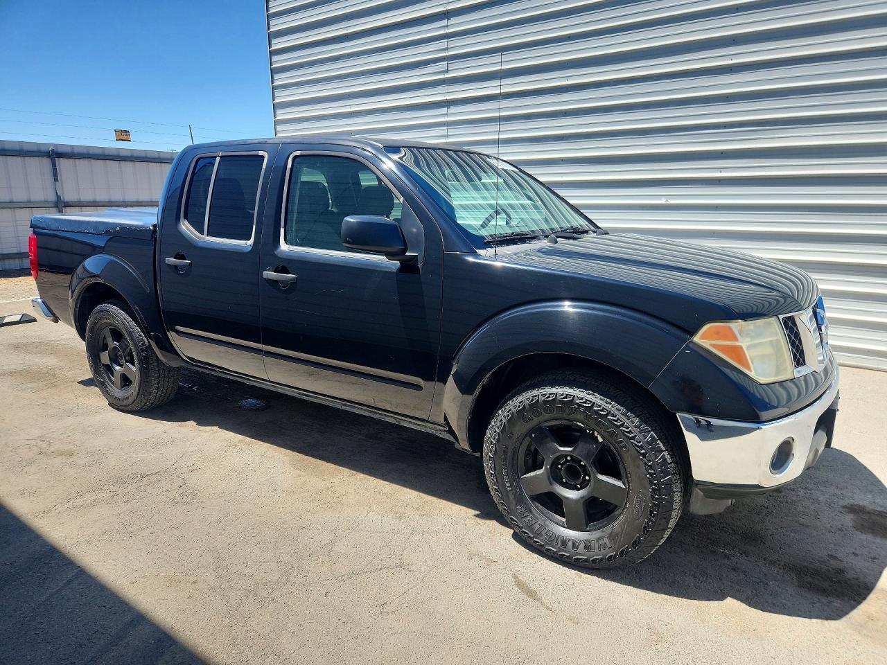 2005 Nissan Frontier Se Черный vin: 1N6AD07U45C453235