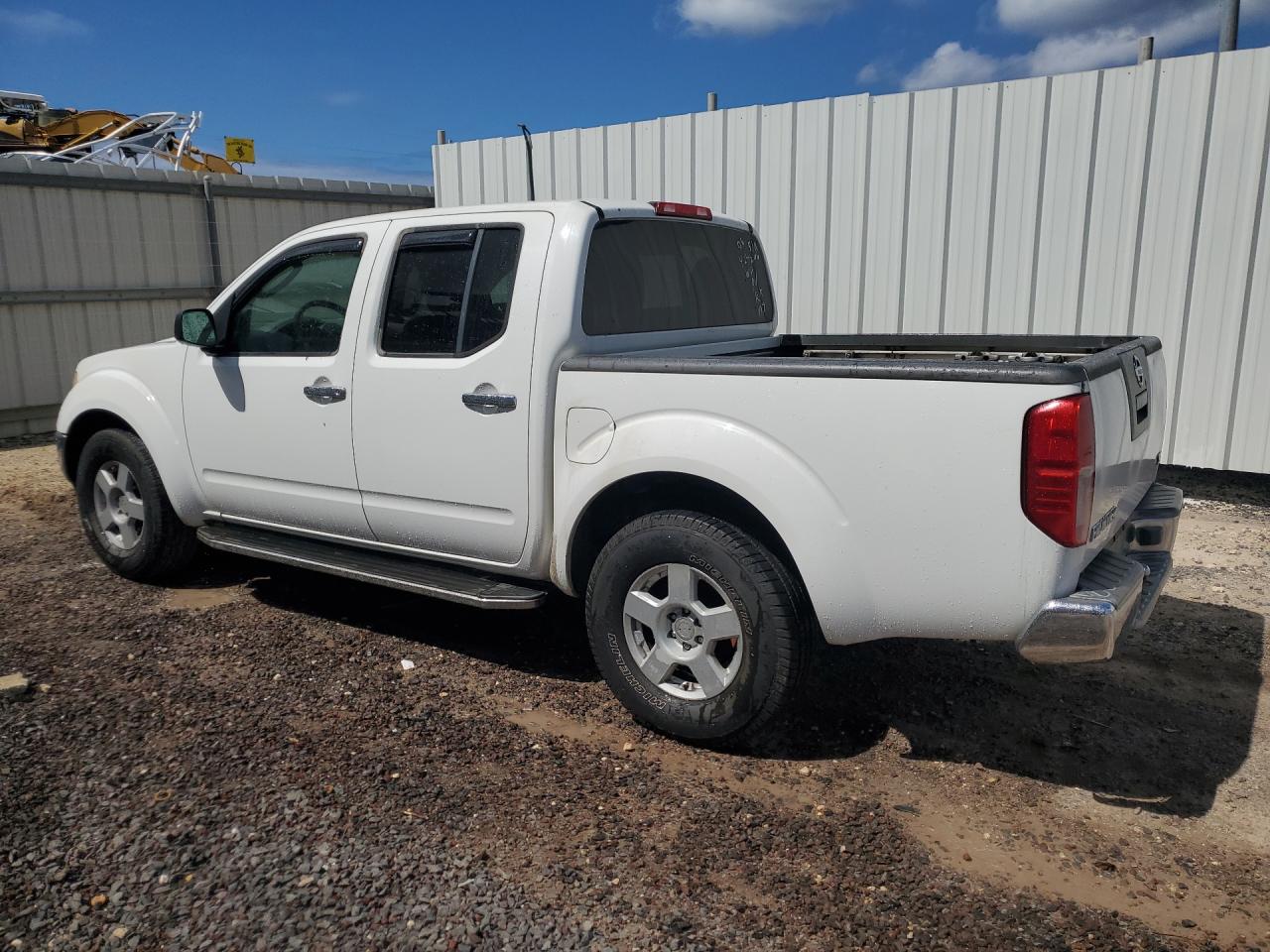 2006 Nissan Frontier Se White vin: 1N6AD07U46C424206 Damage: Left Front Door, Dent(S) W/ Paint Dmg, < 1/8 Inch
