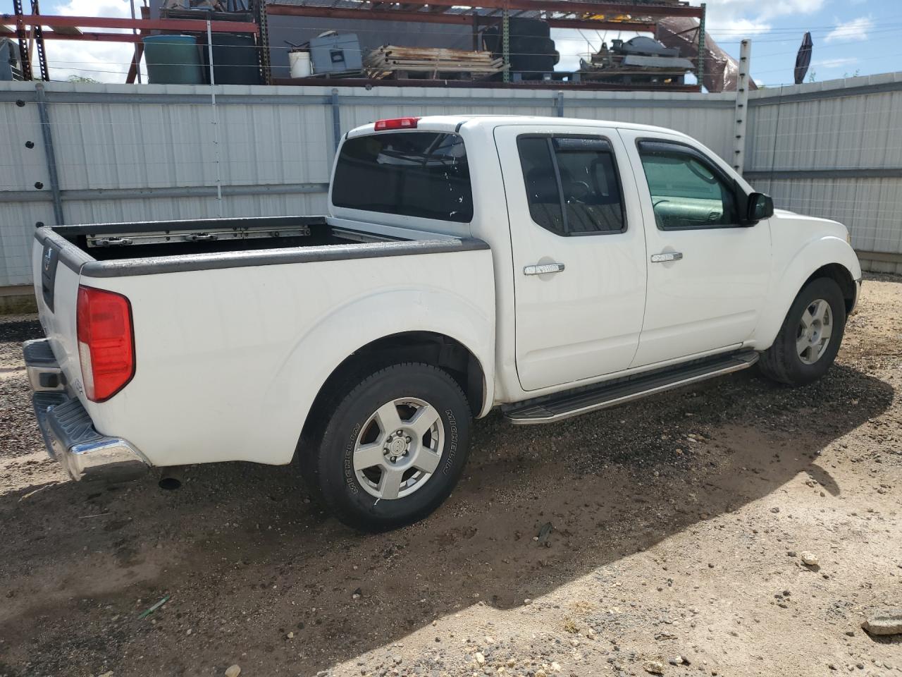 2006 Nissan Frontier Se White vin: 1N6AD07U46C424206 Damage: Right Qtr Panel, Dent(S) W/ Paint Dmg, 2 To 3 Inches