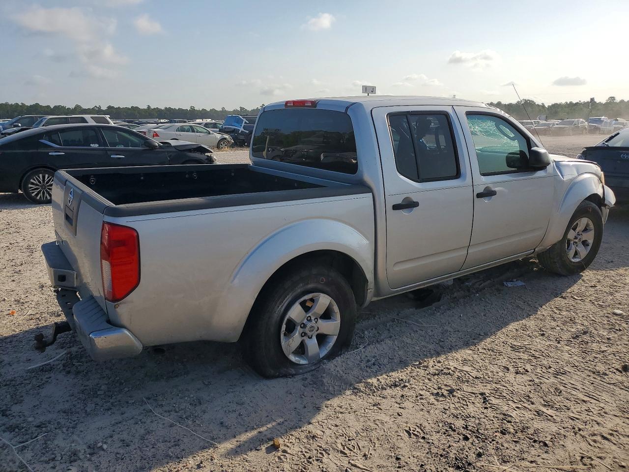 2009 Nissan Frontier Se V6 Серебряный vin: 1N6AD07U59C415163