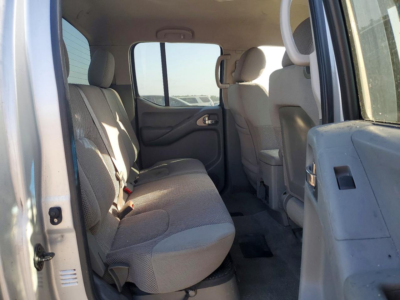 2009 Nissan Frontier Se V6 Серебряный vin: 1N6AD07U59C415163