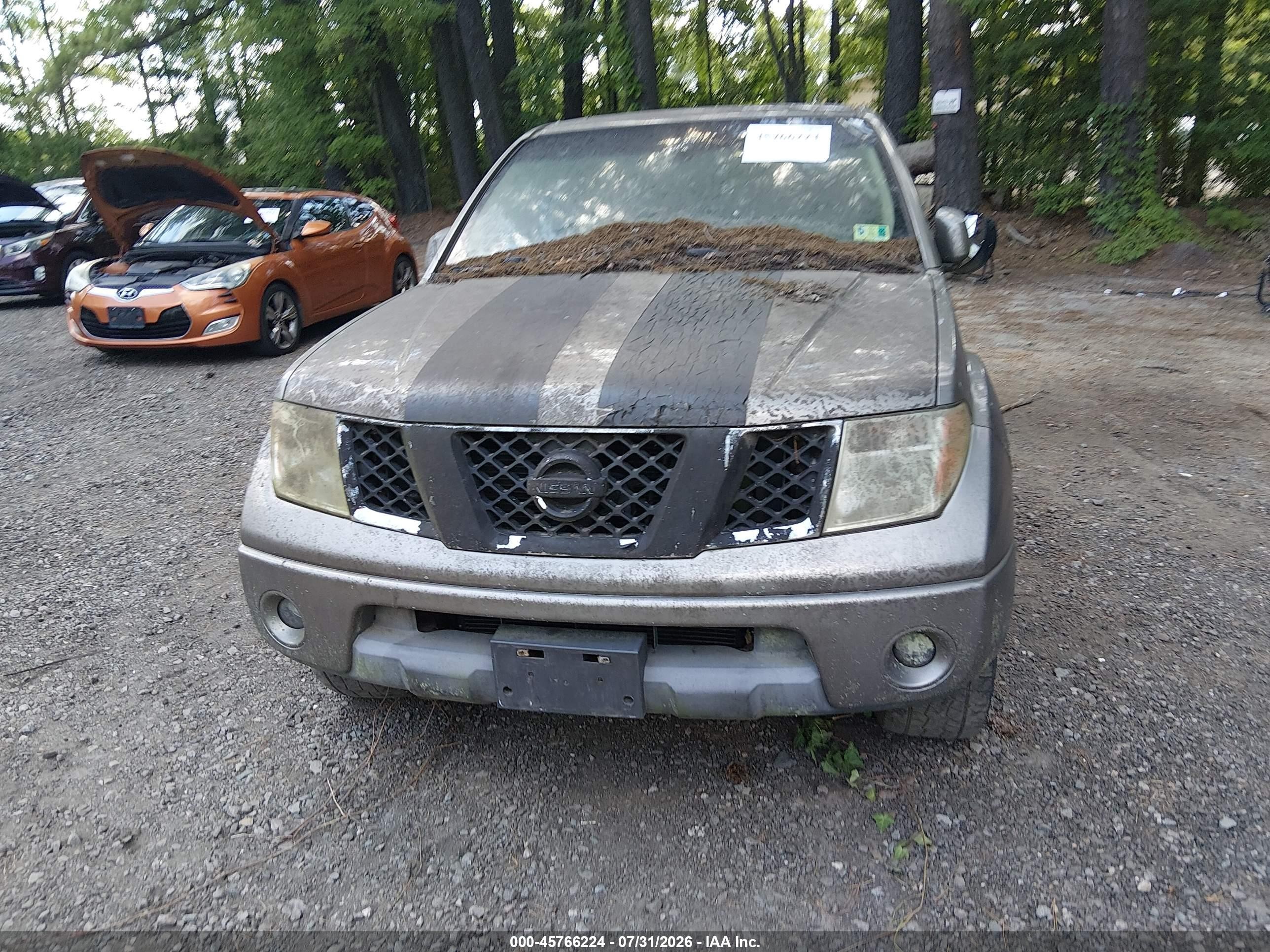 2005 Nissan Frontier Le Gold vin: 1N6AD07U75C408788