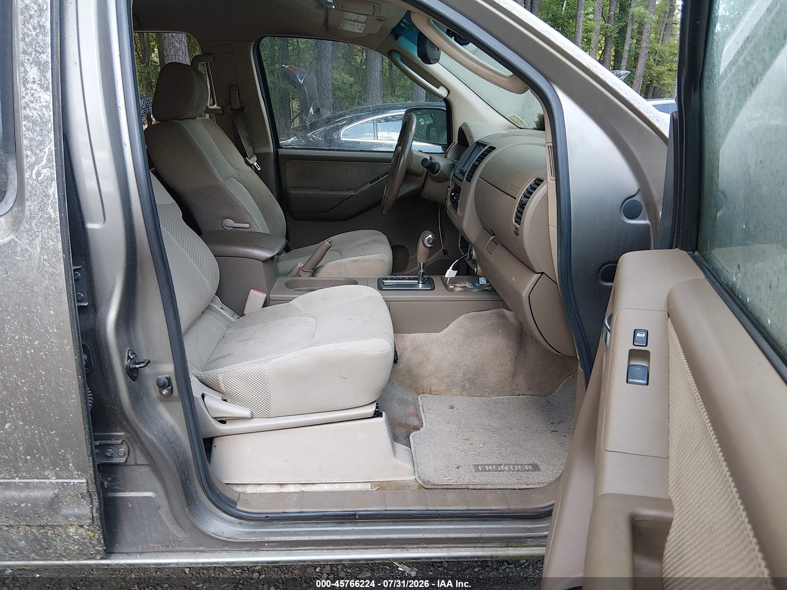 2005 Nissan Frontier Le Gold vin: 1N6AD07U75C408788