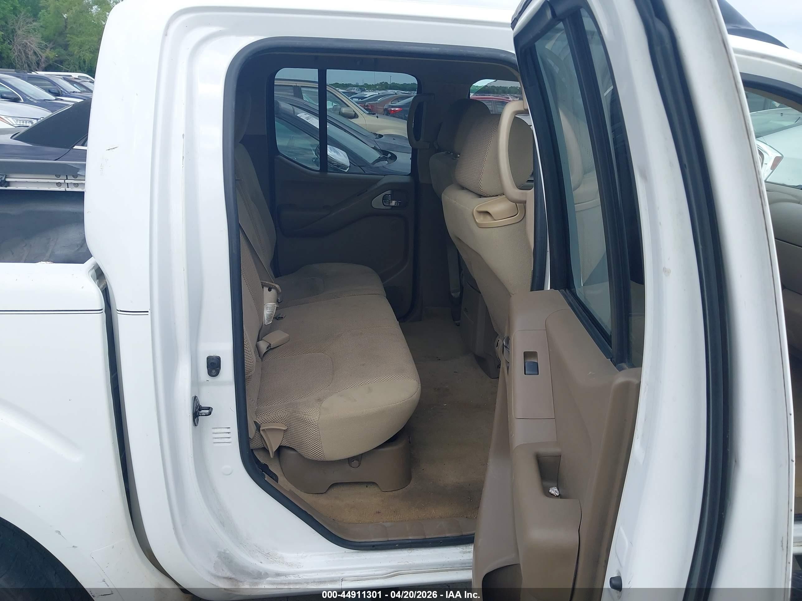 2007 Nissan Frontier Le White vin: 1N6AD07U77C442538