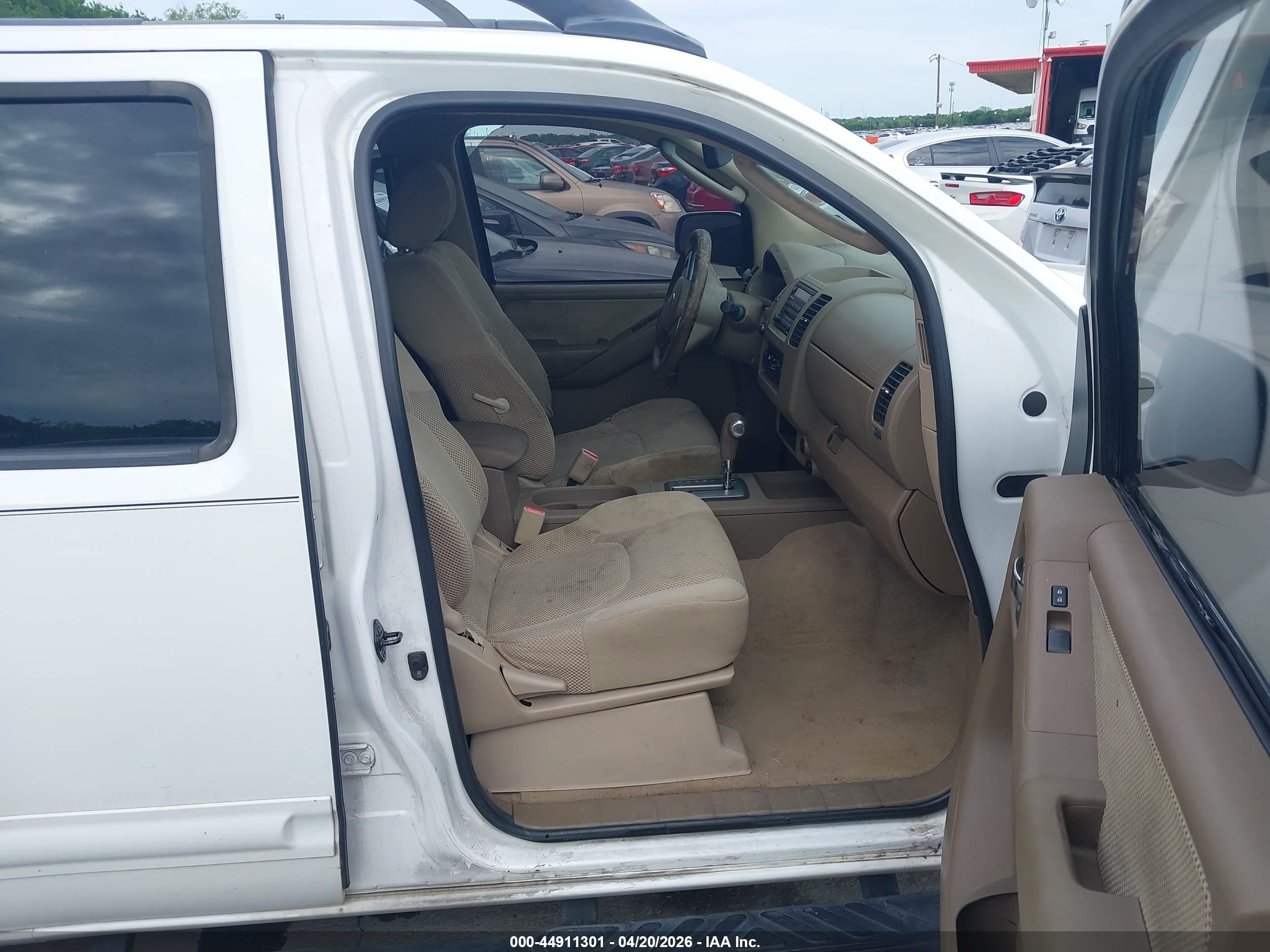 2007 Nissan Frontier Le White vin: 1N6AD07U77C442538