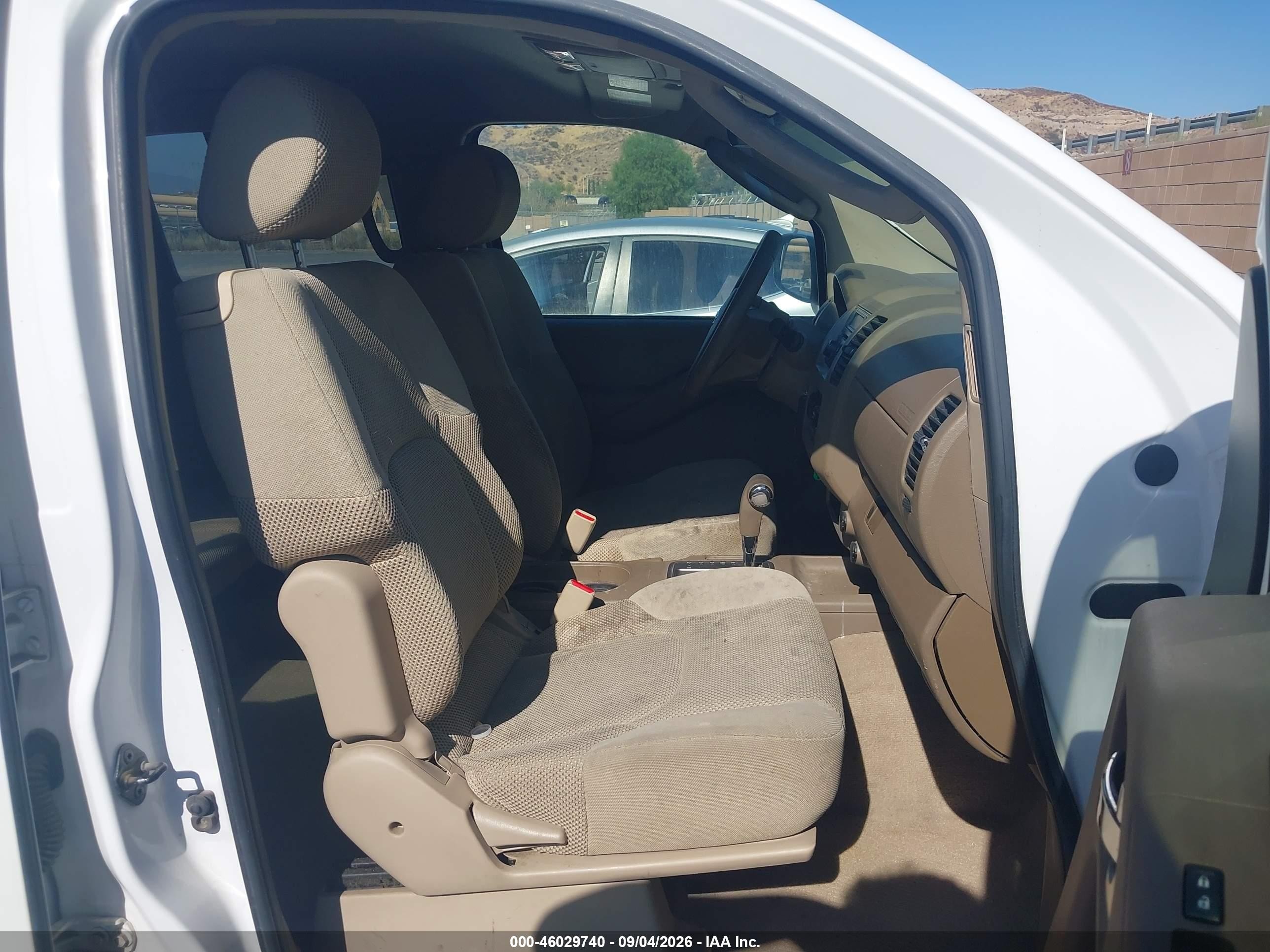 2007 Nissan Frontier Se Белый vin: 1N6AD07U87C433525