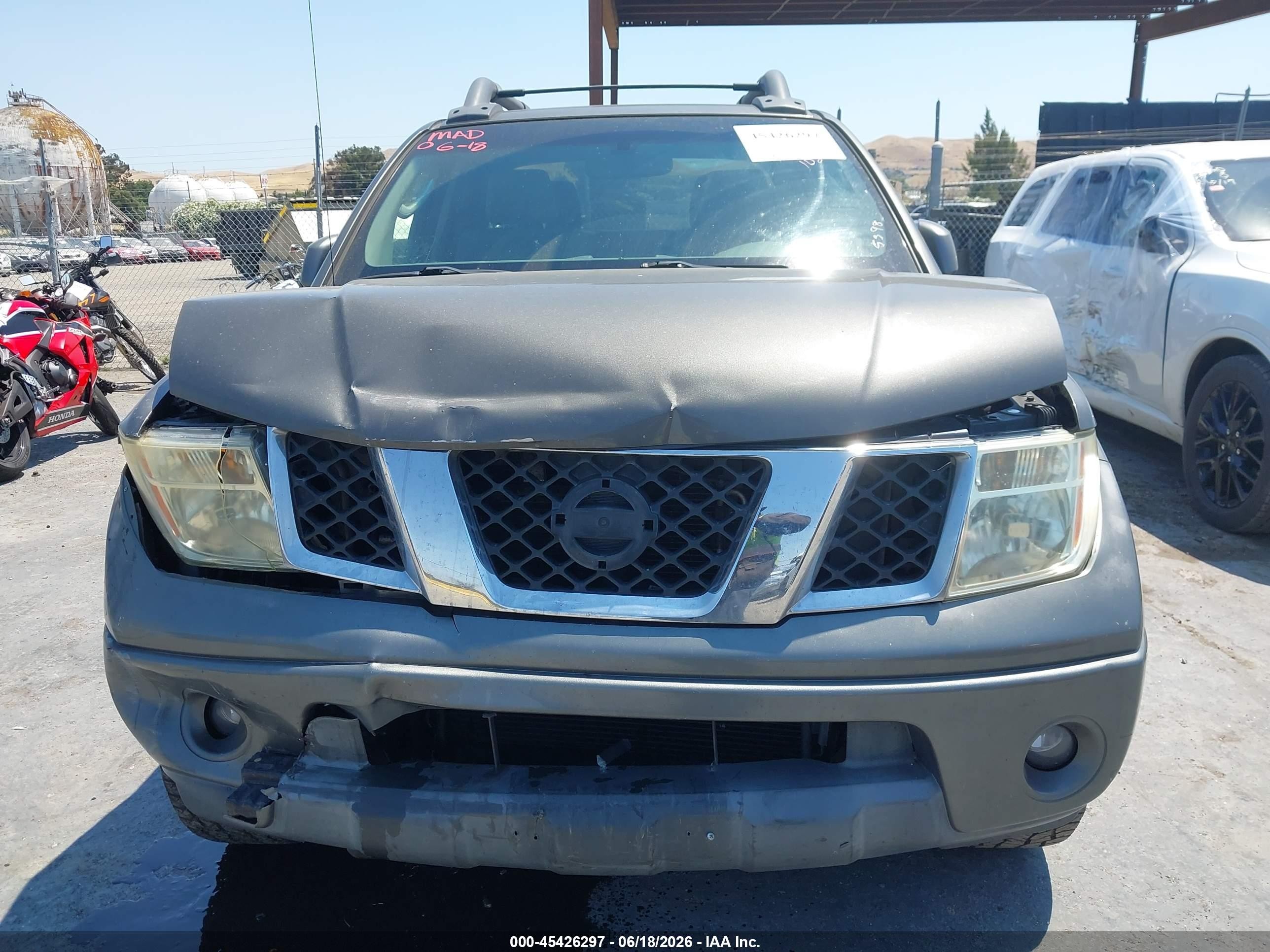2008 Nissan Frontier Le Gray vin: 1N6AD07U88C445398