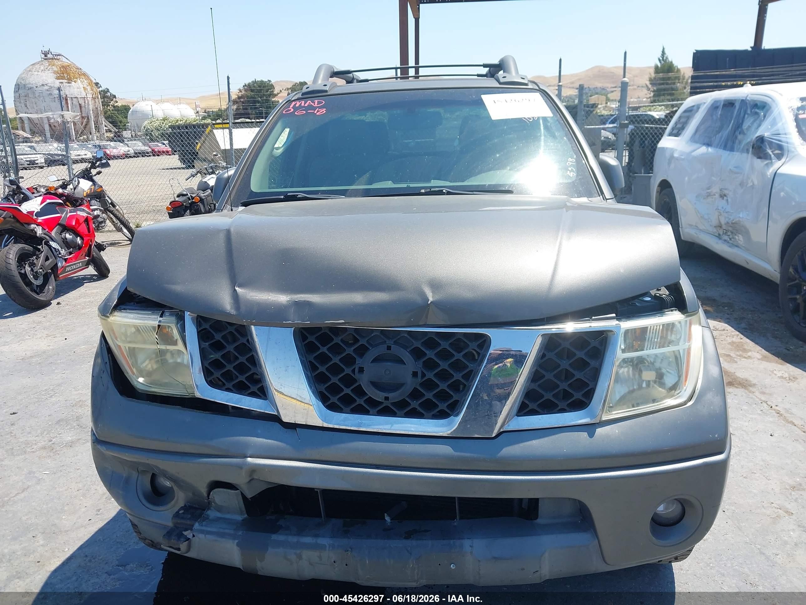 2008 Nissan Frontier Le Gray vin: 1N6AD07U88C445398