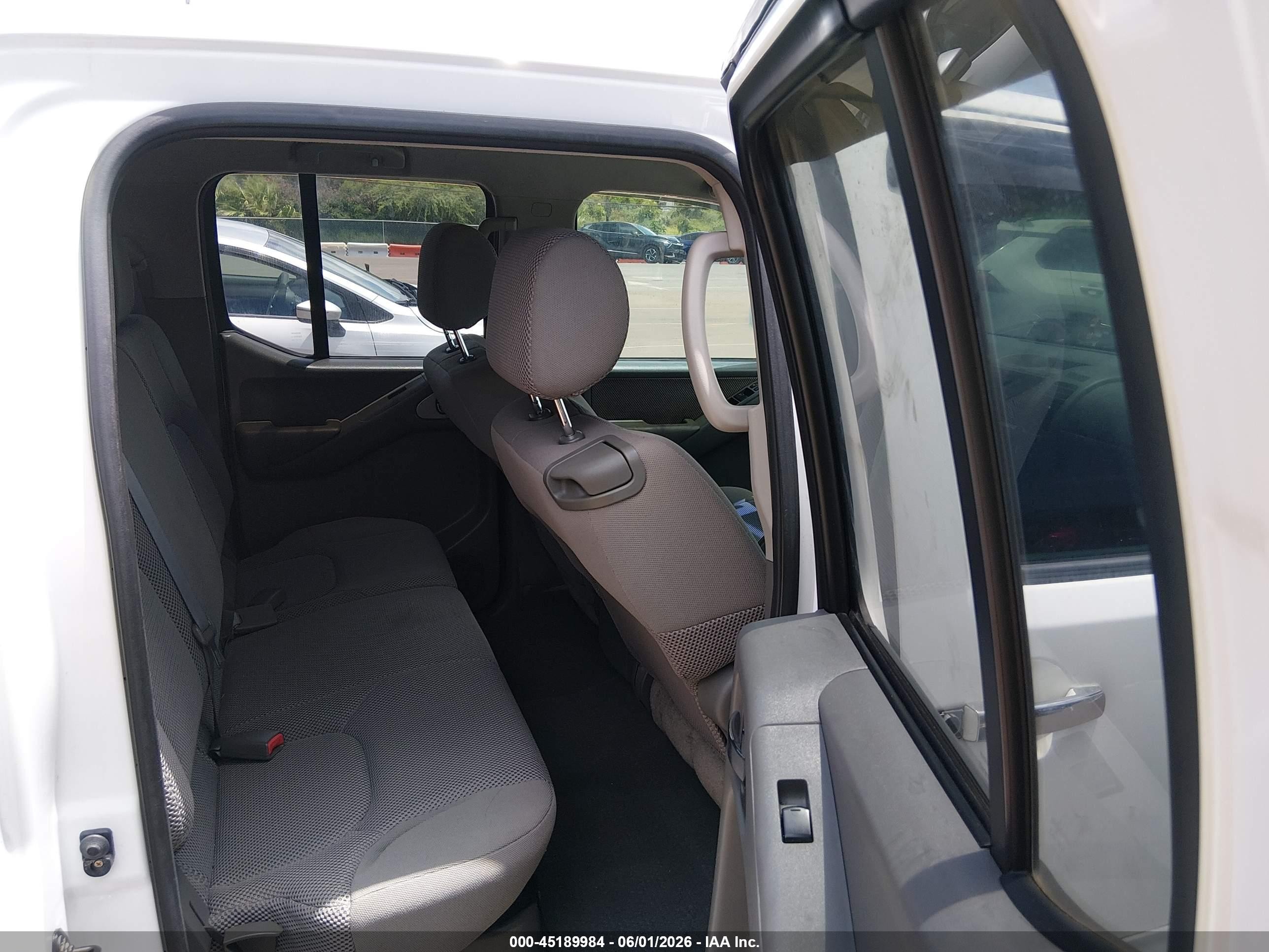 2008 Nissan Frontier Le White vin: 1N6AD07U98C417318