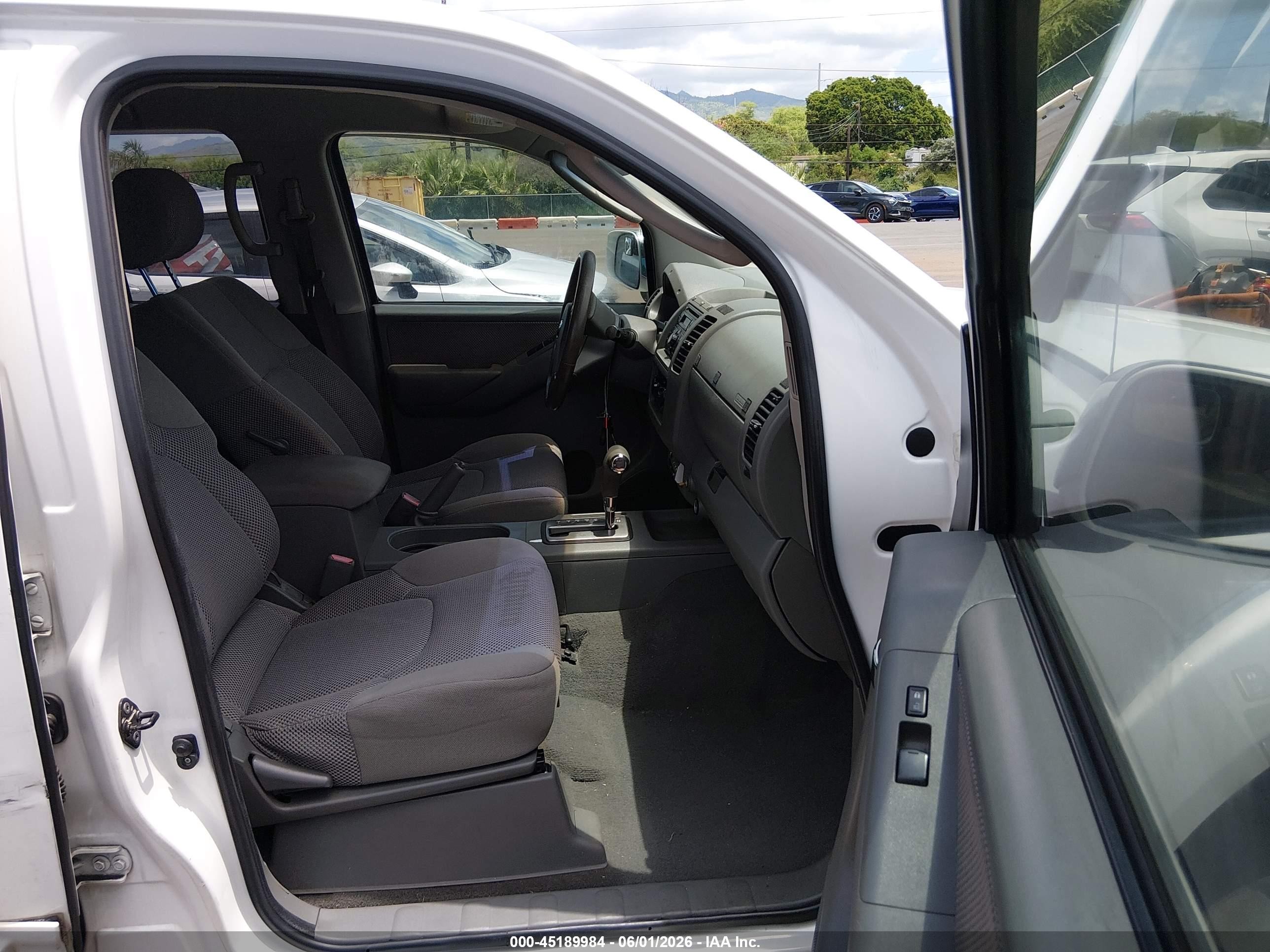 2008 Nissan Frontier Le White vin: 1N6AD07U98C417318