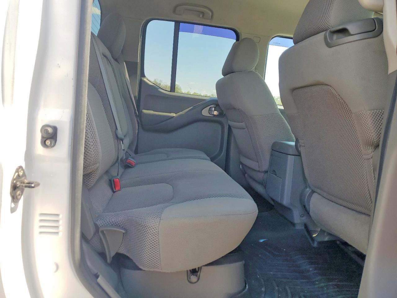 2007 Nissan Frontier Se Белый vin: 1N6AD07W07C462003